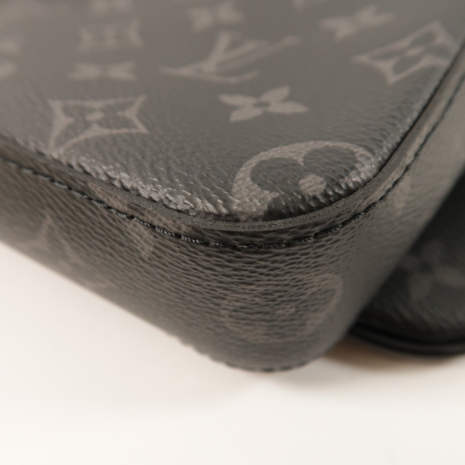 LOUIS VUITTON Monogram Eclipse Reverse Trio Messenger銀扣肩背袋灰色
