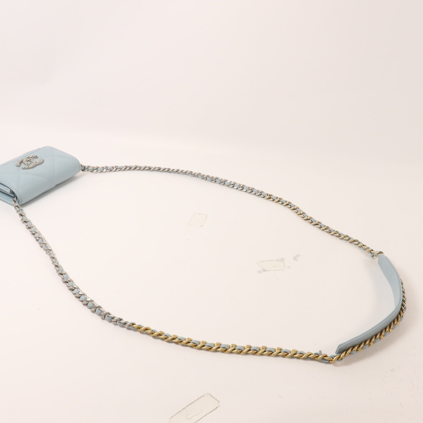 CHANEL 羊皮皮革C19 Card Holder On Chain鏈帶肩背袋
