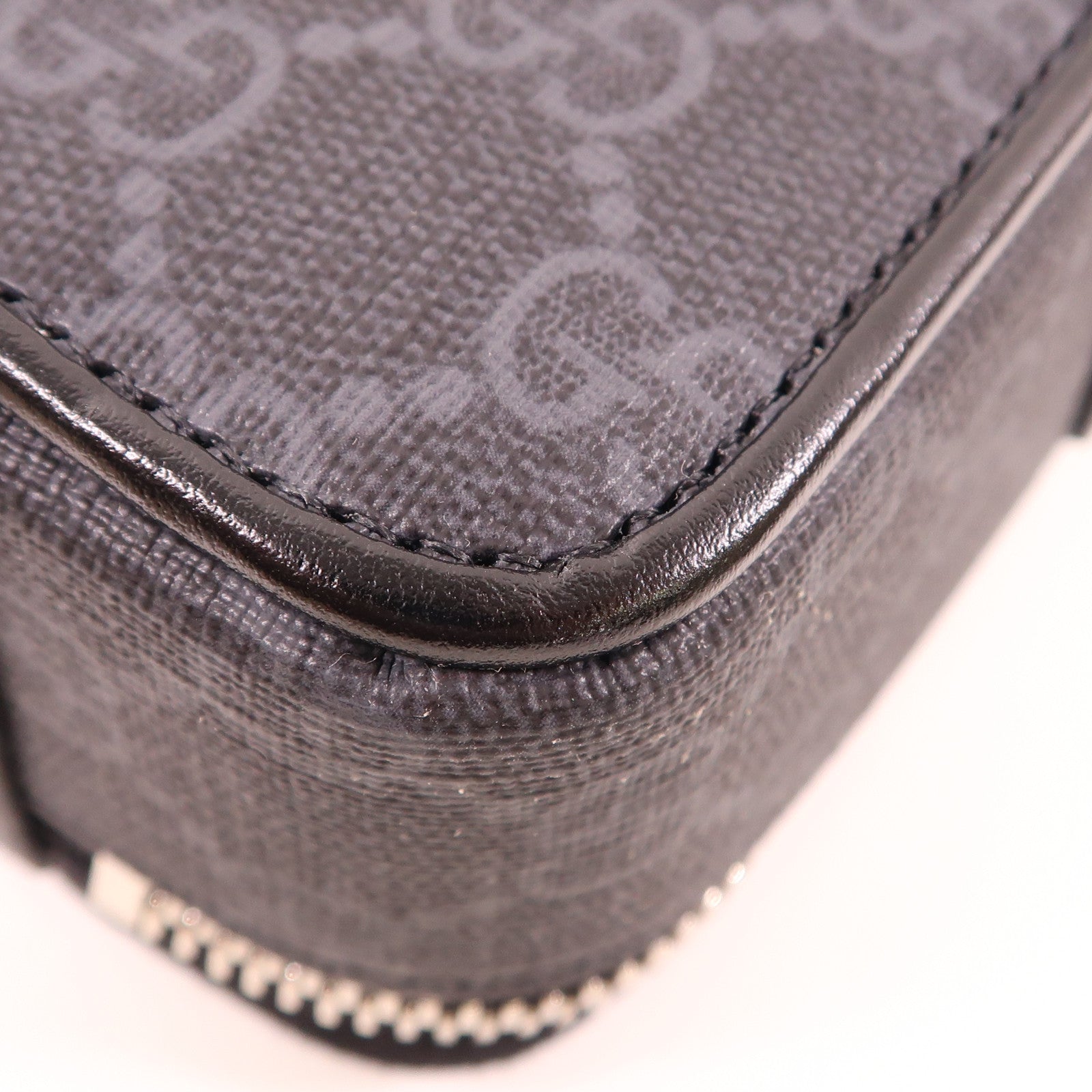 GUCCI 塗層帆布GG Black Small Shoulder Bag銀扣肩背袋