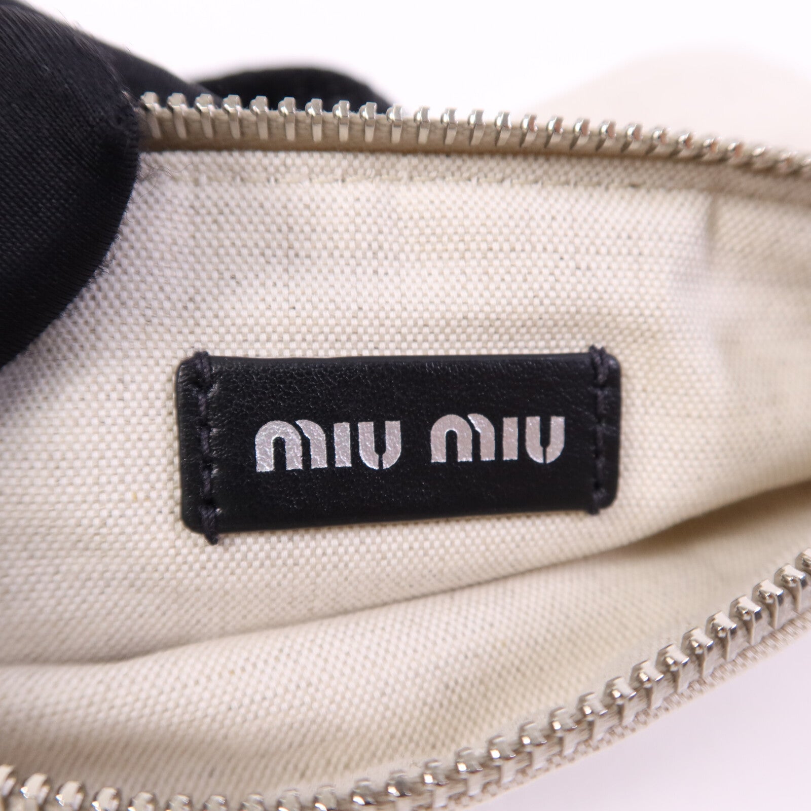 Miu Miu 帆布Hand Bag銀扣手挽袋
