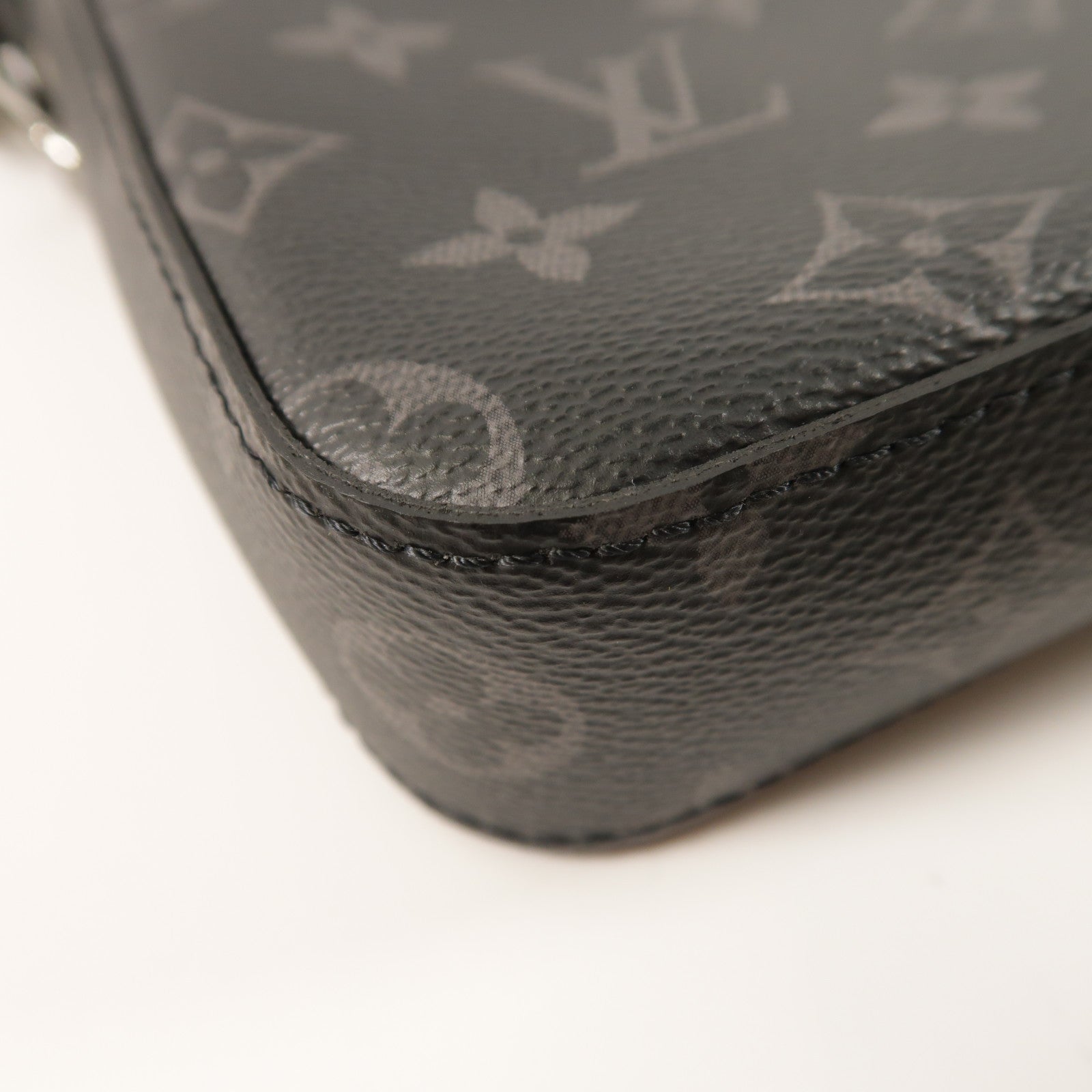 LOUIS VUITTON Monogram Eclipse Reverse Trio Messenger銀扣肩背袋灰色