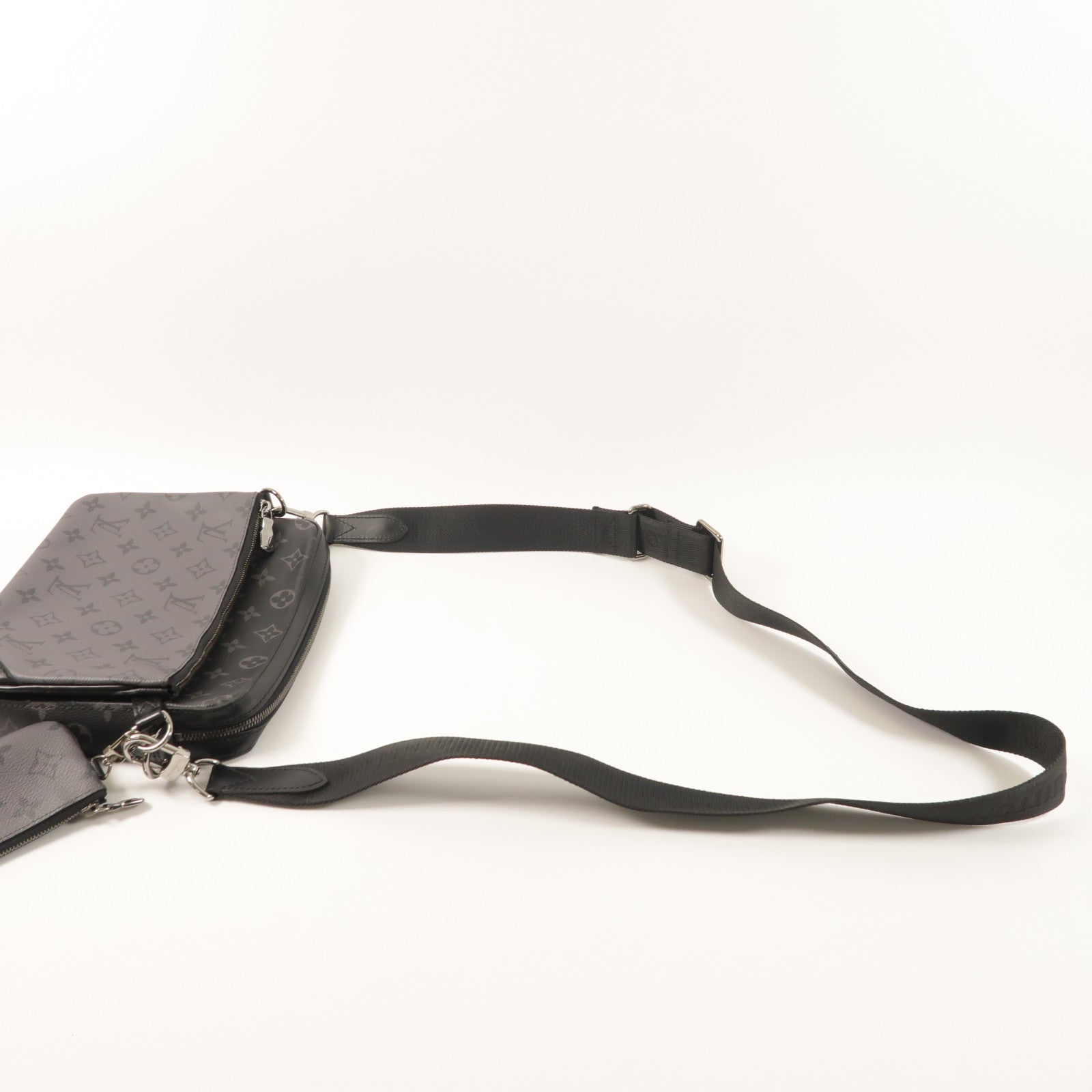 LOUIS VUITTON Monogram Eclipse Reverse Trio Messenger銀扣肩背袋灰色