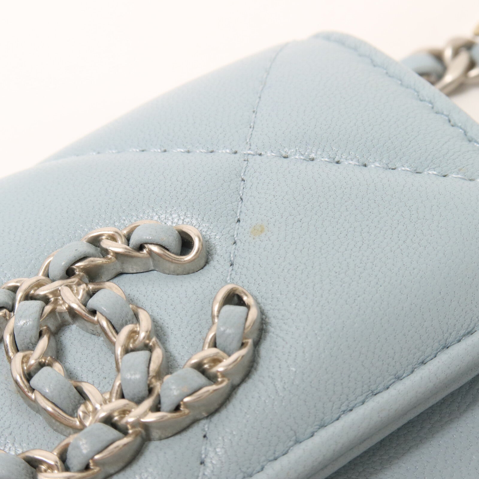 CHANEL 羊皮皮革C19 Card Holder On Chain鏈帶肩背袋