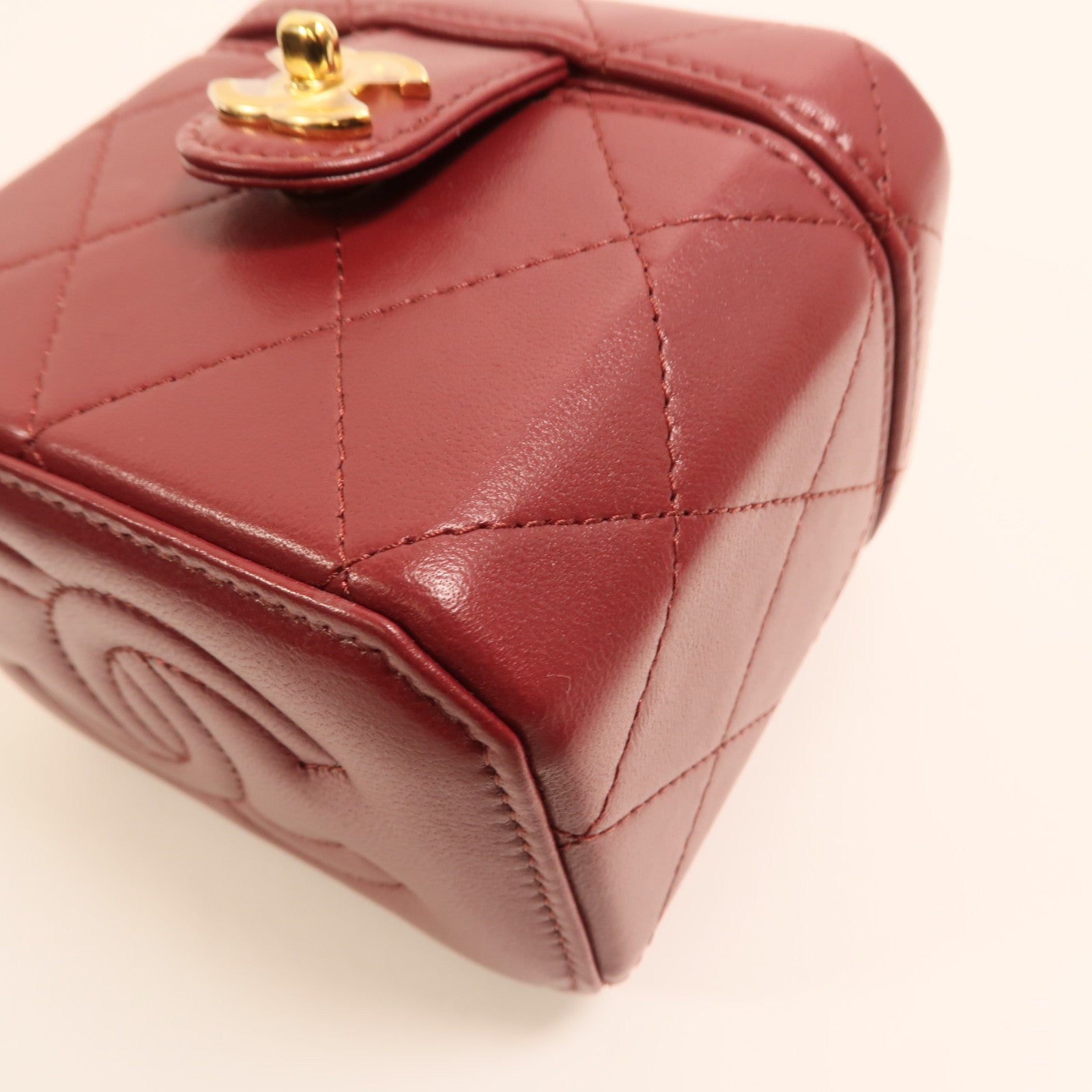 CHANEL 羊皮皮革Vanity Case金扣鏈帶肩背袋