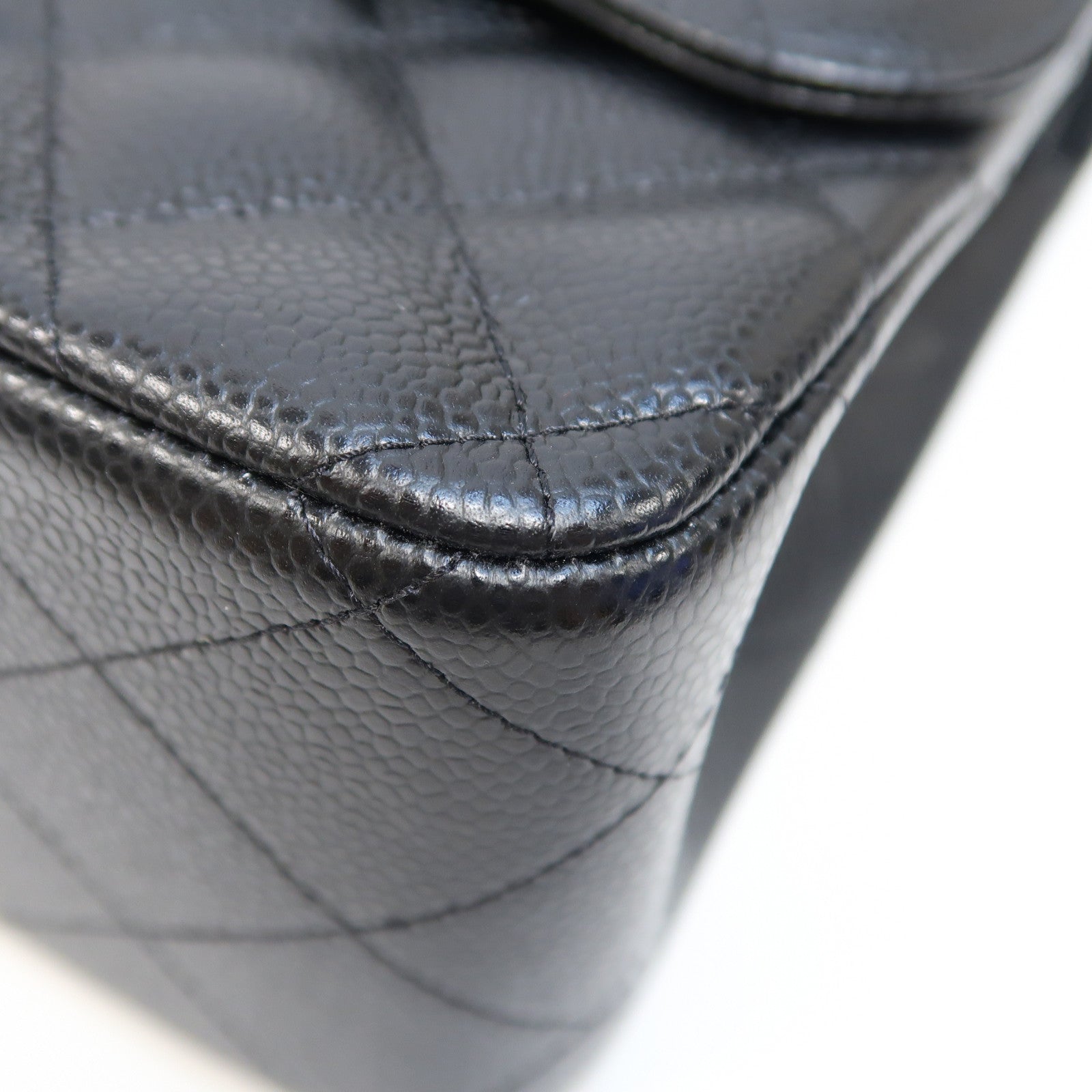 CHANEL 菱格Caviar皮革Classic Flap Jumbo金扣鏈帶肩背袋黑色