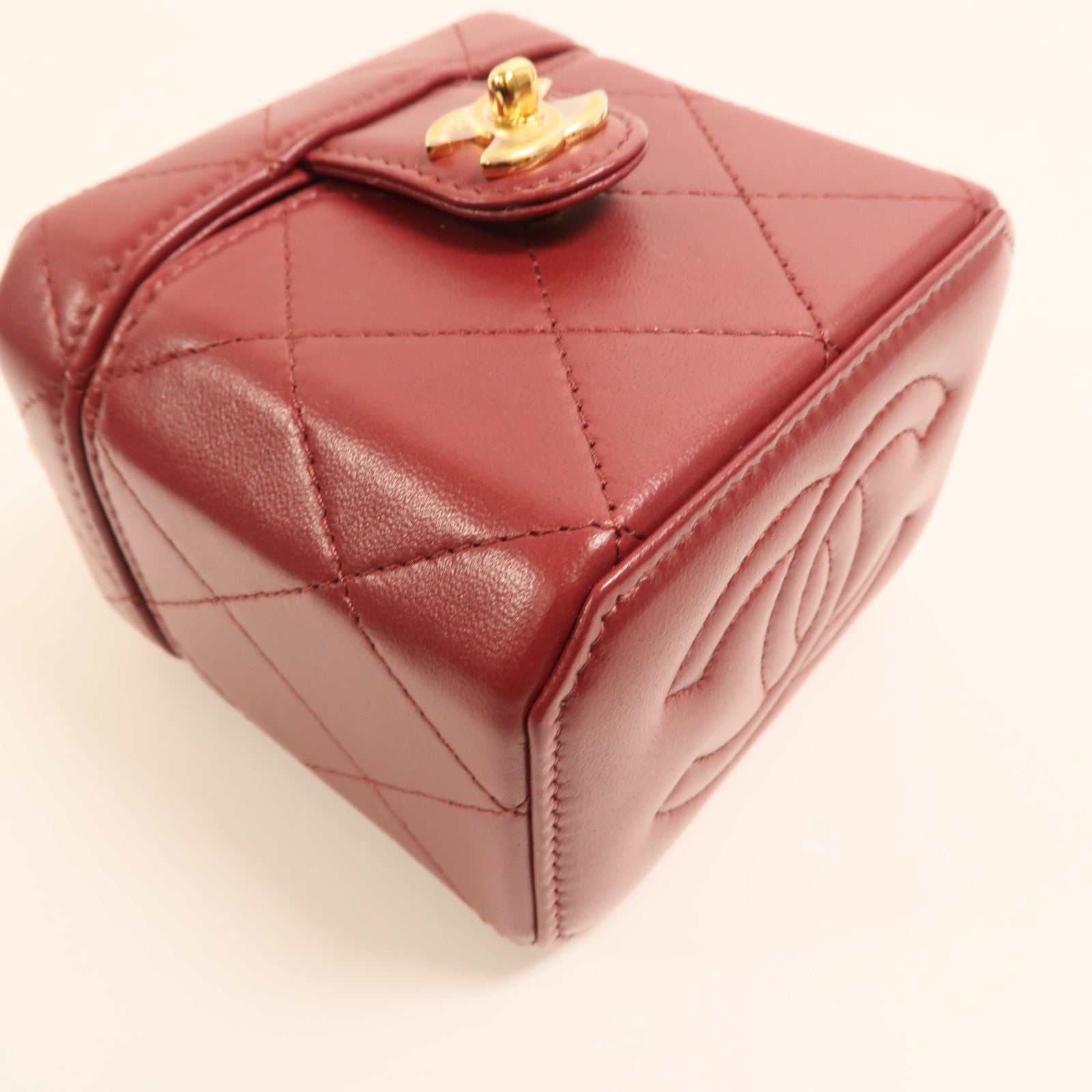 CHANEL 羊皮皮革Vanity Case金扣鏈帶肩背袋