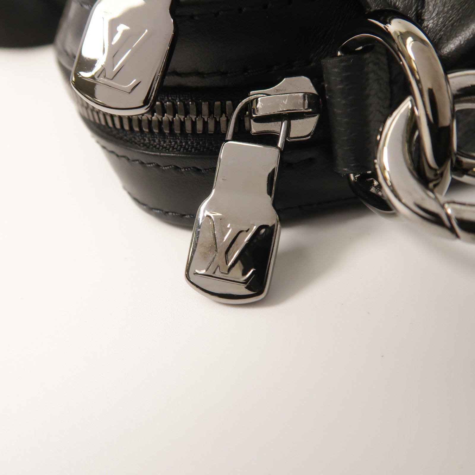 LOUIS VUITTON Monogram Eclipse Reverse Trio Messenger銀扣肩背袋灰色