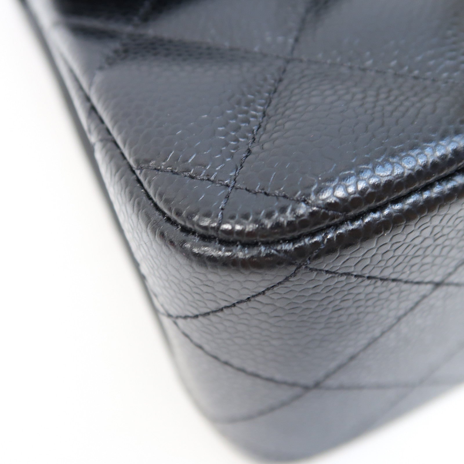CHANEL 菱格Caviar皮革Classic Flap Jumbo金扣鏈帶肩背袋黑色