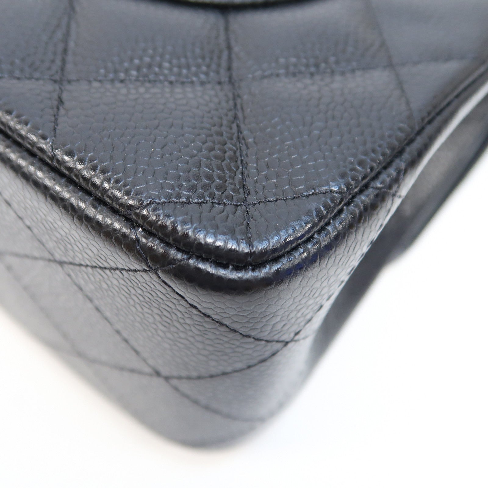 CHANEL 菱格Caviar皮革Classic Flap Jumbo金扣鏈帶肩背袋黑色