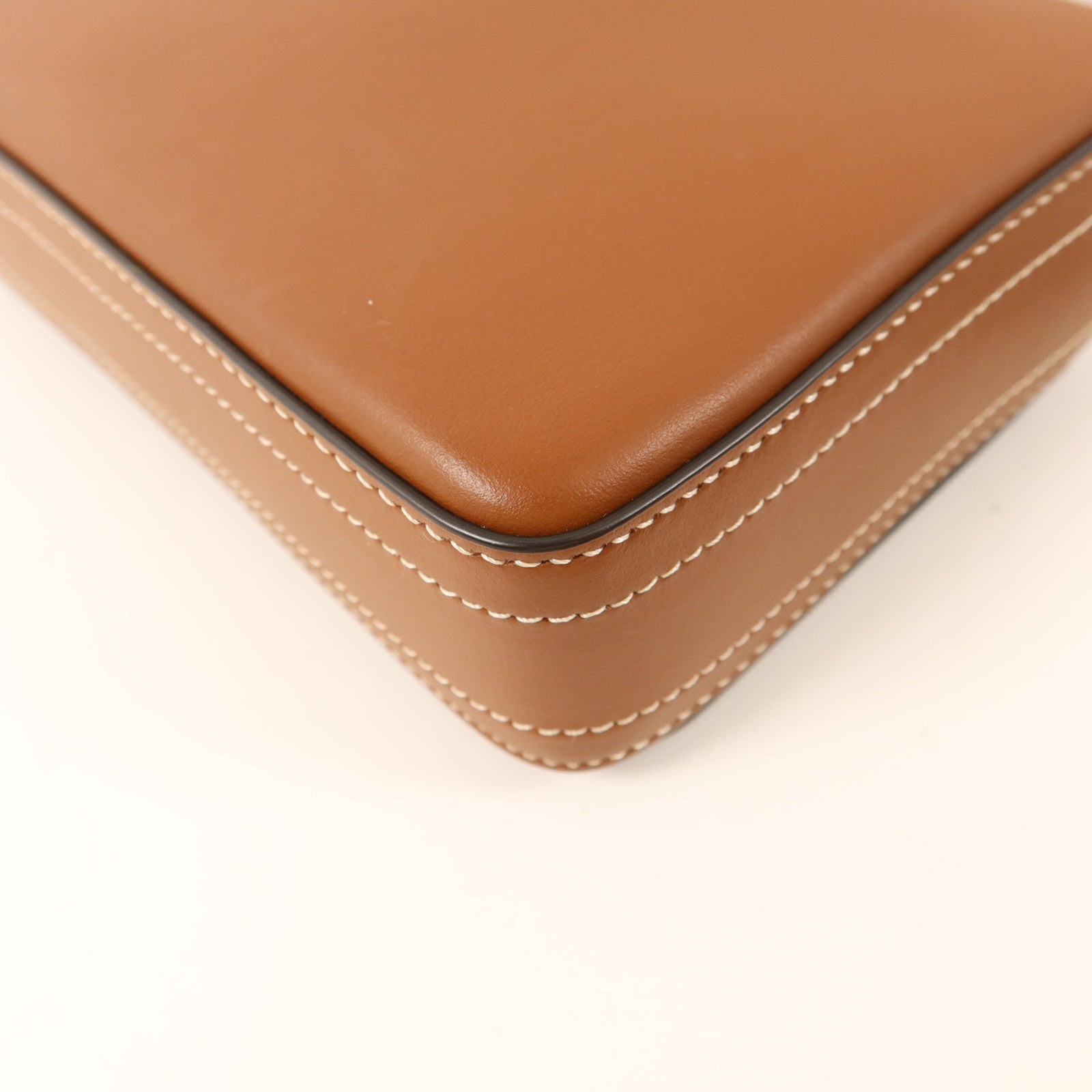 BURBERRY 牛皮皮革Tan Hampshire金扣肩背袋