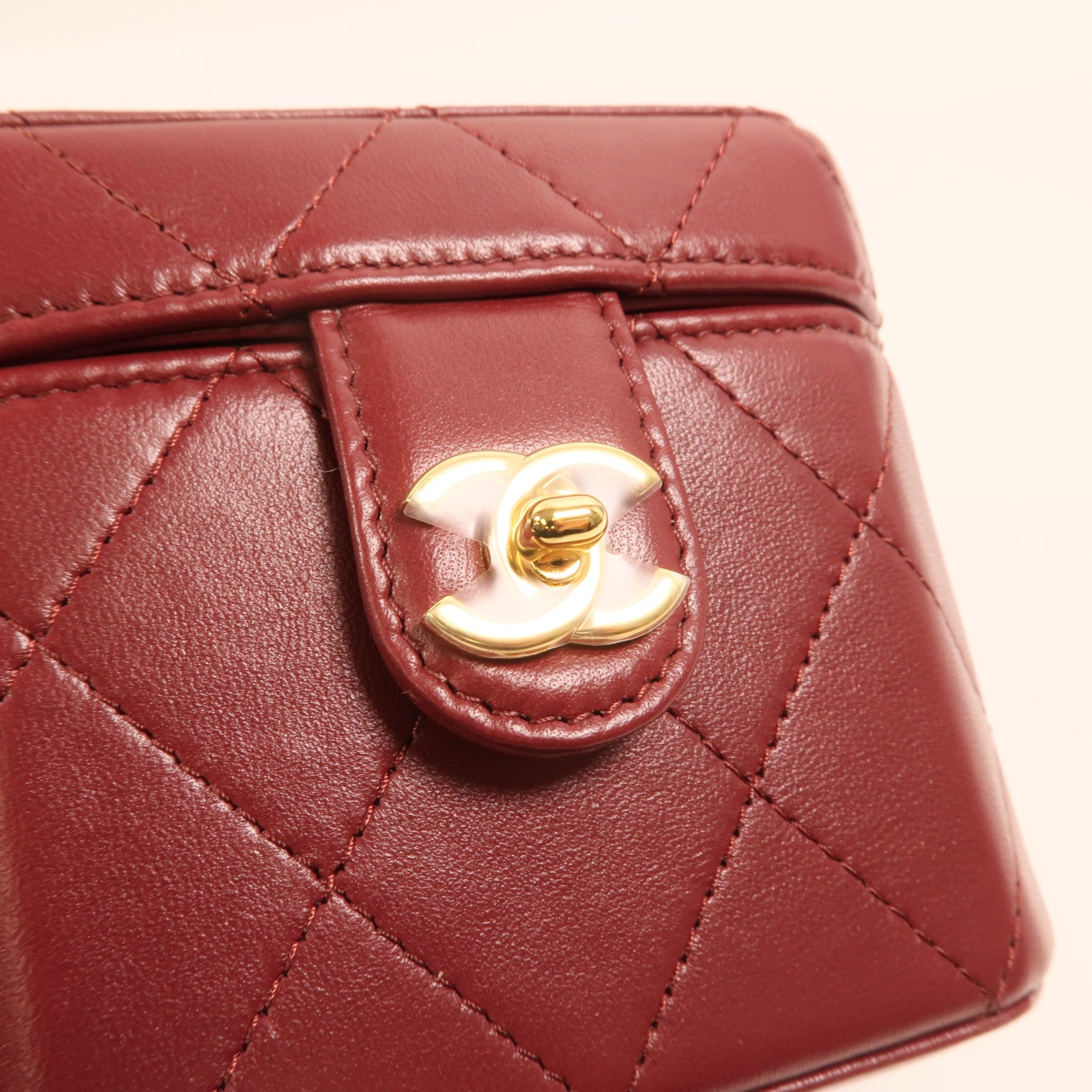 CHANEL 羊皮皮革Vanity Case金扣鏈帶肩背袋