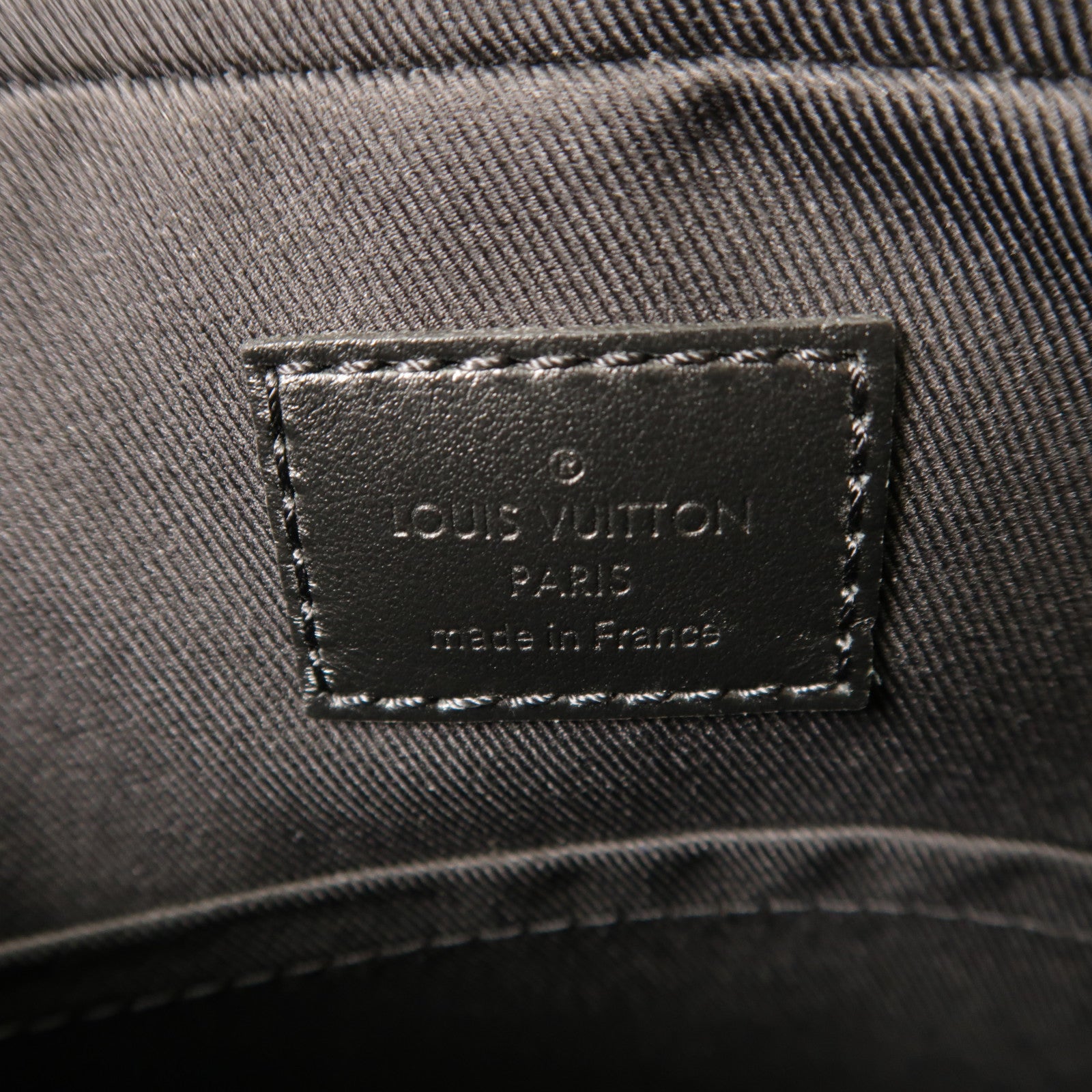 LOUIS VUITTON Monogram Eclipse Reverse Trio Messenger銀扣肩背袋灰色