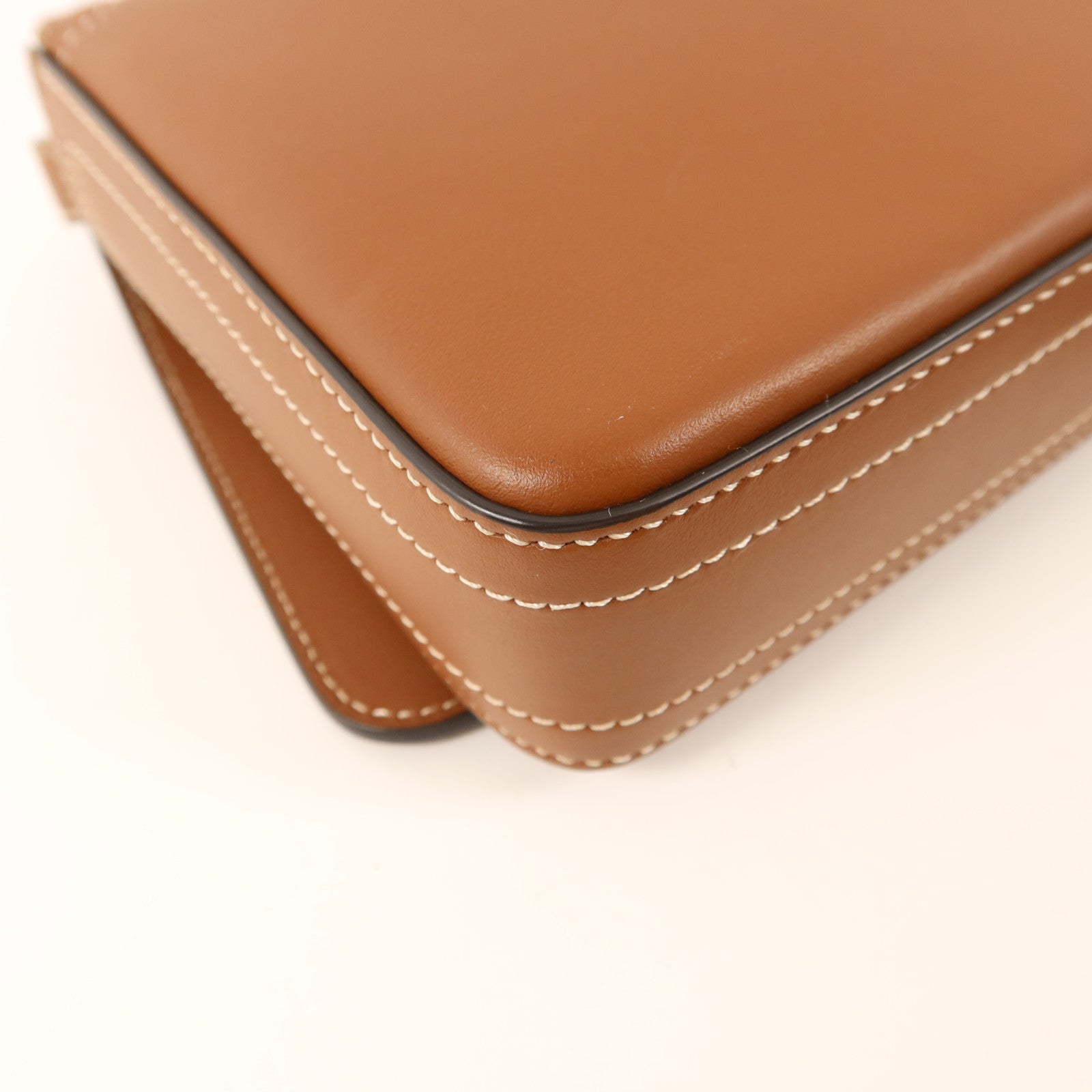 BURBERRY 牛皮皮革Tan Hampshire金扣肩背袋