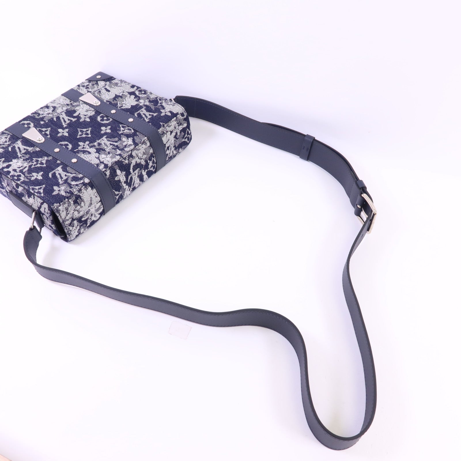 LOUIS VUITTON Monogram Tapestry Trunk Messenger銀扣肩背袋