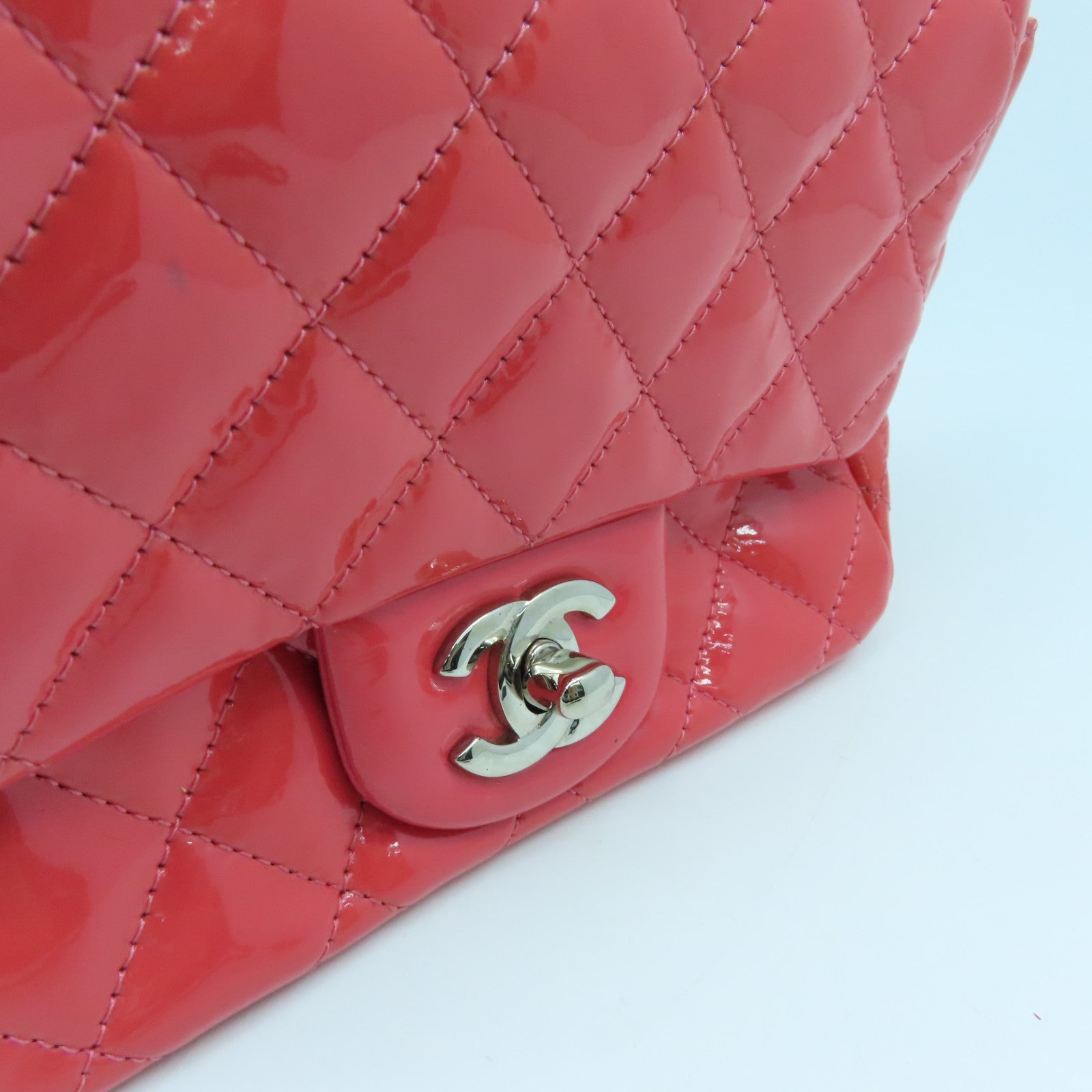 CHANEL Patent Leather Chain Shoulder Bag Silver Buckle Chain Shoulder Bag Pink
