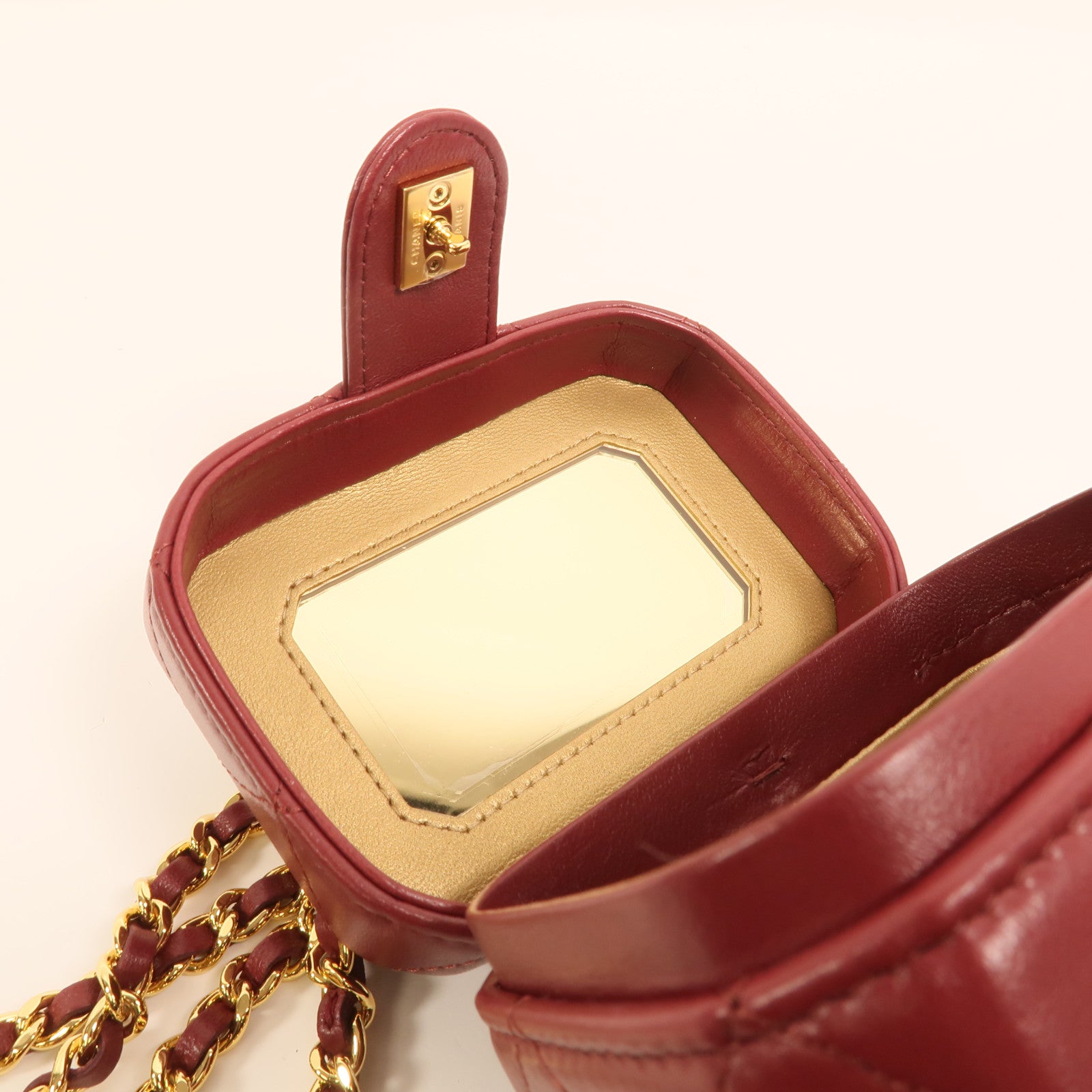 CHANEL 羊皮皮革Vanity Case金扣鏈帶肩背袋