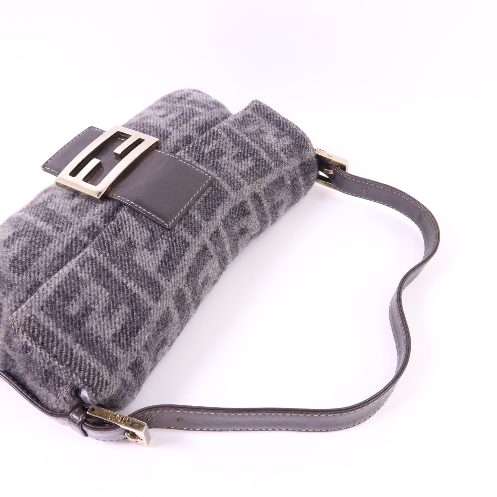 FENDI 羊毛Baguette銀扣肩背袋2384