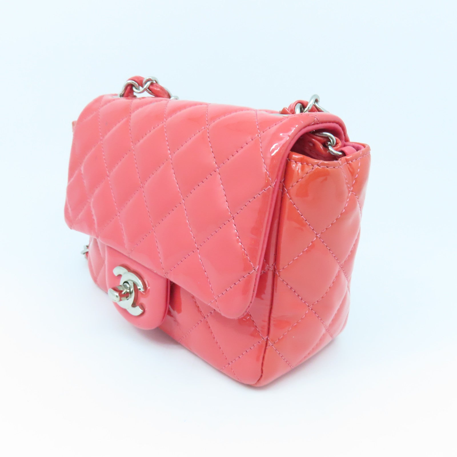 CHANEL Patent Leather Chain Shoulder Bag Silver Buckle Chain Shoulder Bag Pink