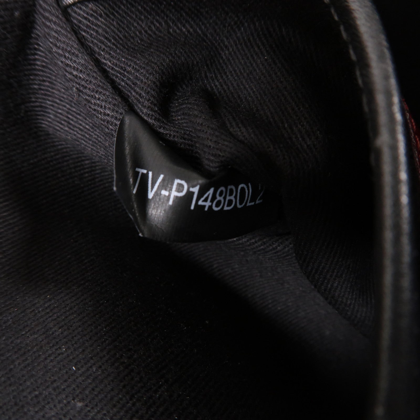 Valentino 牛皮皮革Shoulder Bag金扣肩背袋黑色