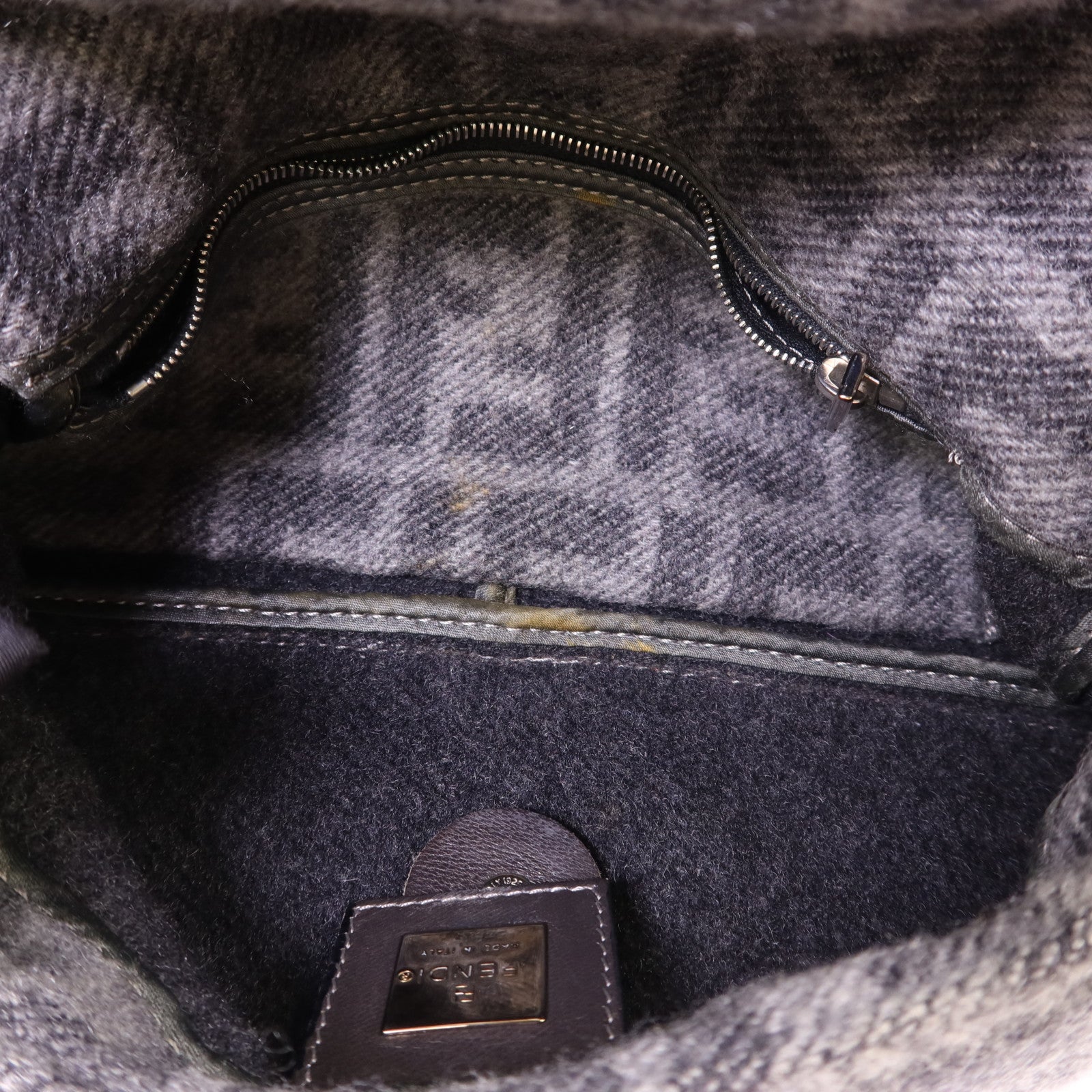 FENDI 羊毛Baguette銀扣肩背袋2384