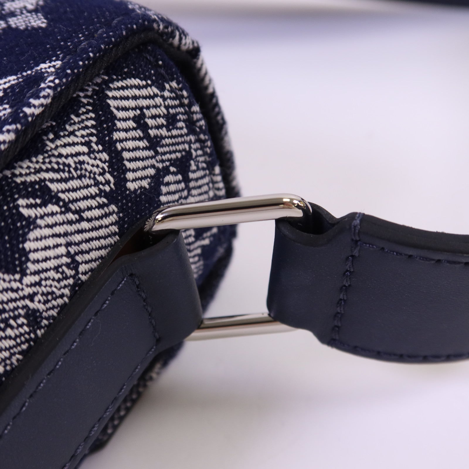 LOUIS VUITTON Monogram Tapestry Trunk Messenger銀扣肩背袋
