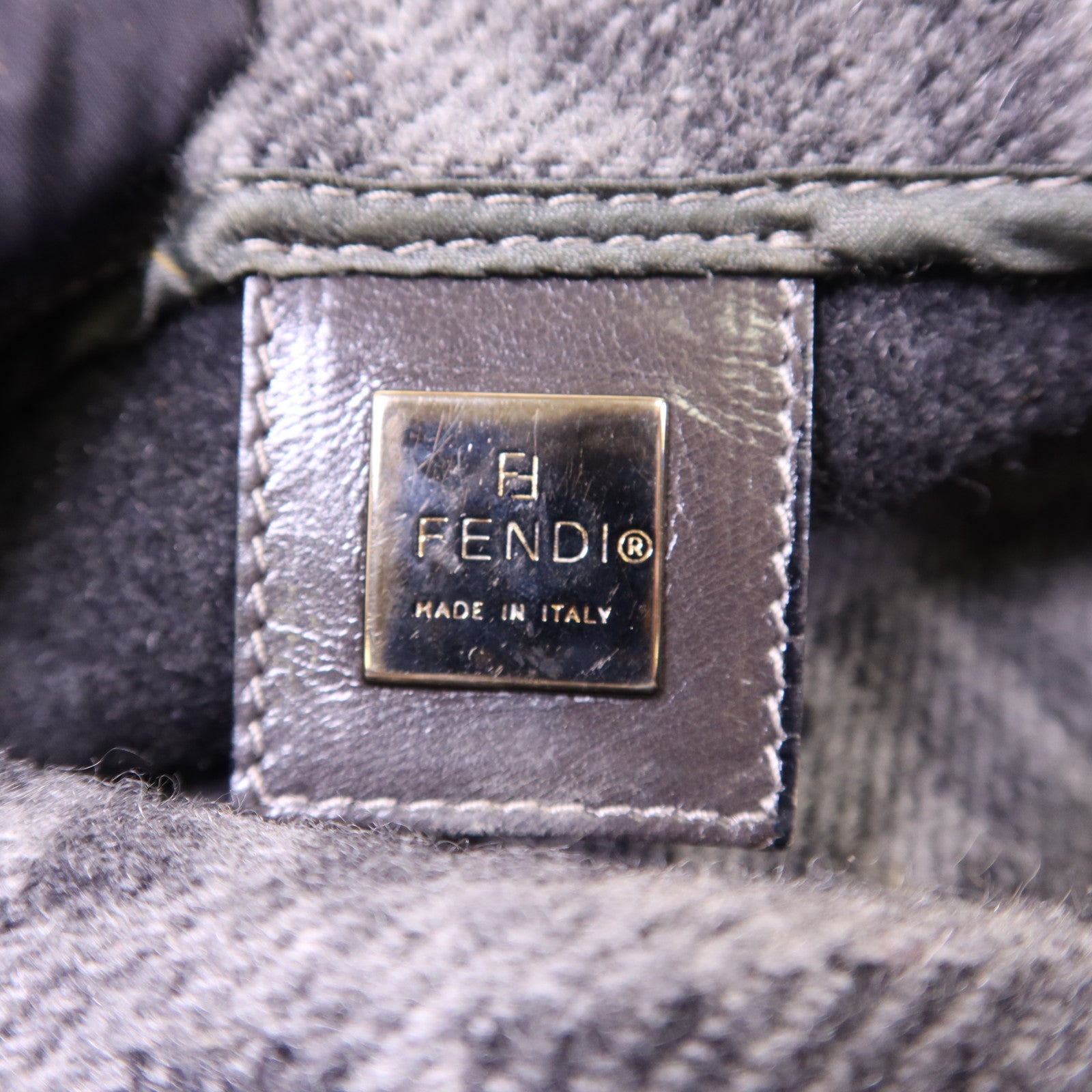 FENDI 羊毛Baguette銀扣肩背袋2384
