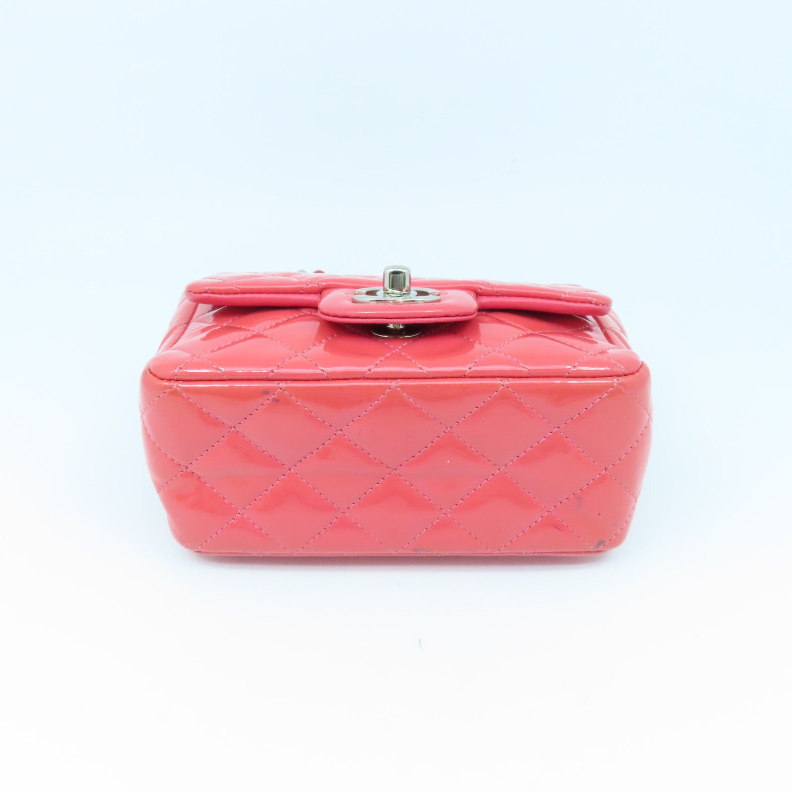 CHANEL Patent Leather Chain Shoulder Bag Silver Buckle Chain Shoulder Bag Pink