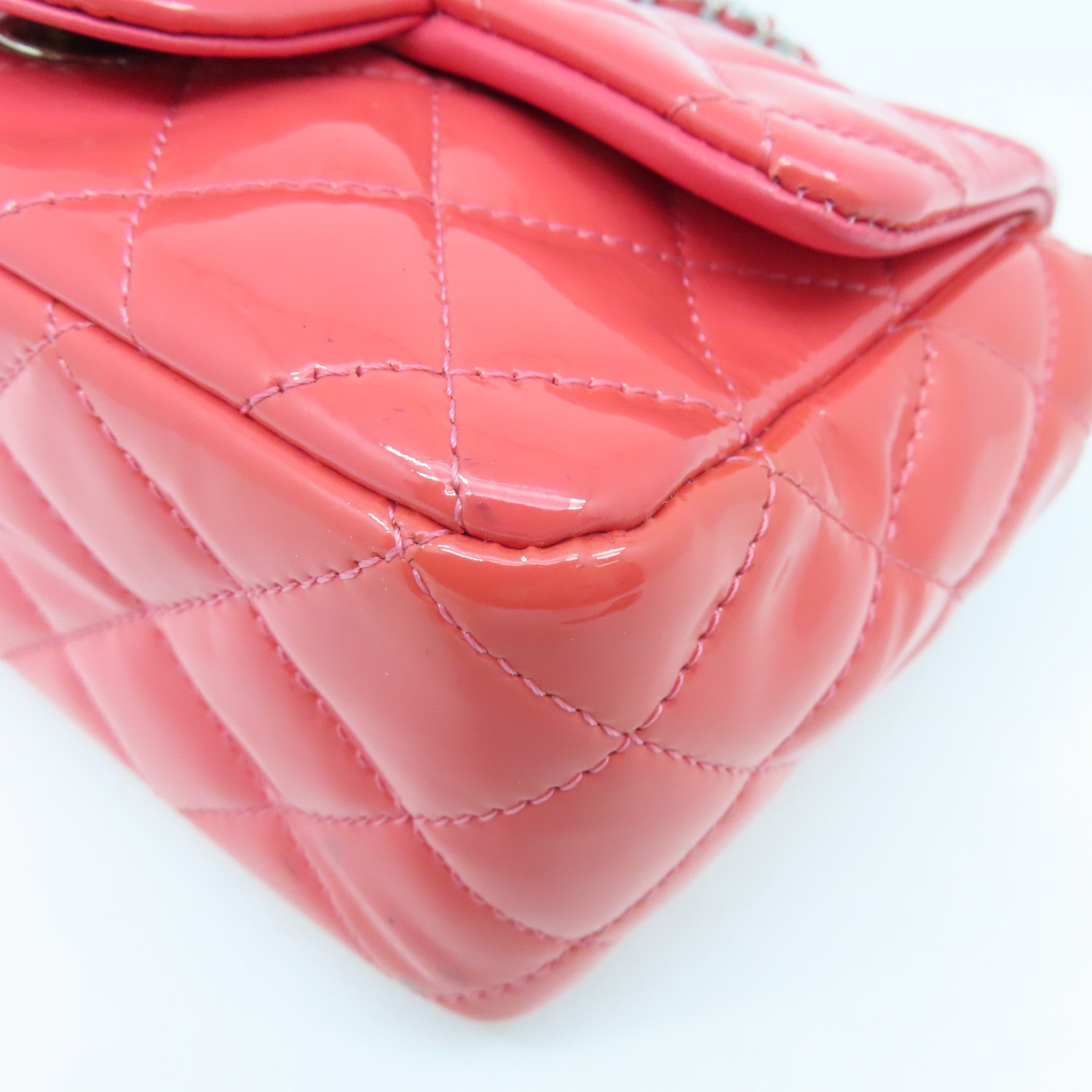 CHANEL Patent Leather Chain Shoulder Bag Silver Buckle Chain Shoulder Bag Pink