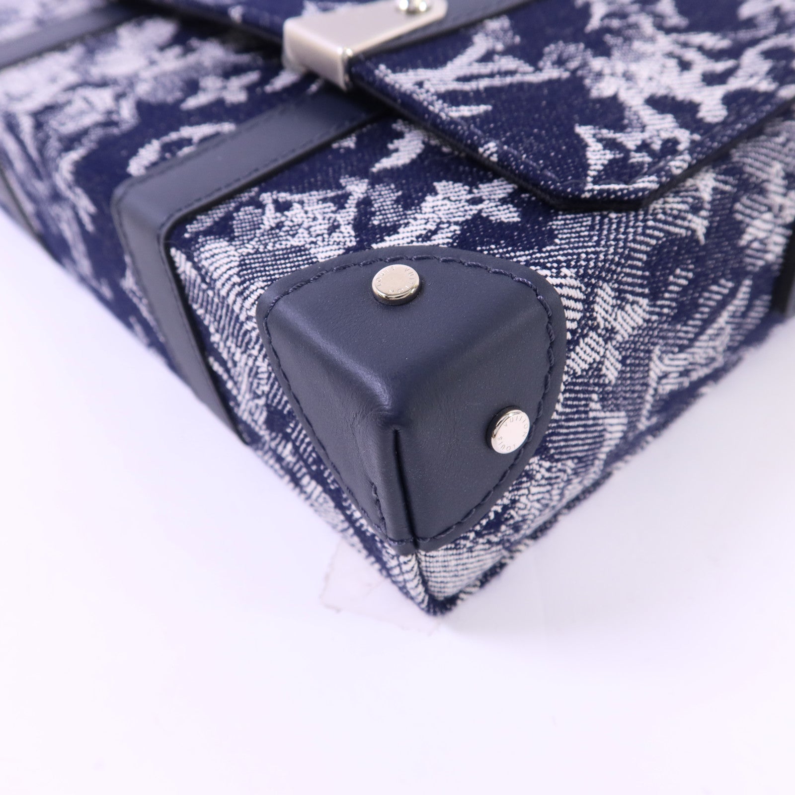 LOUIS VUITTON Monogram Tapestry Trunk Messenger銀扣肩背袋
