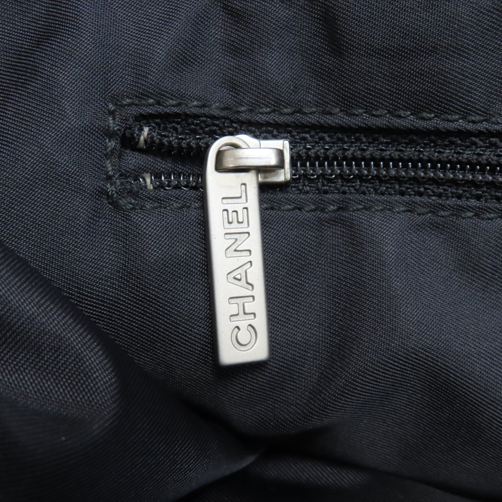 CHANEL 尼龍New Travel Line銀扣肩背袋啡色