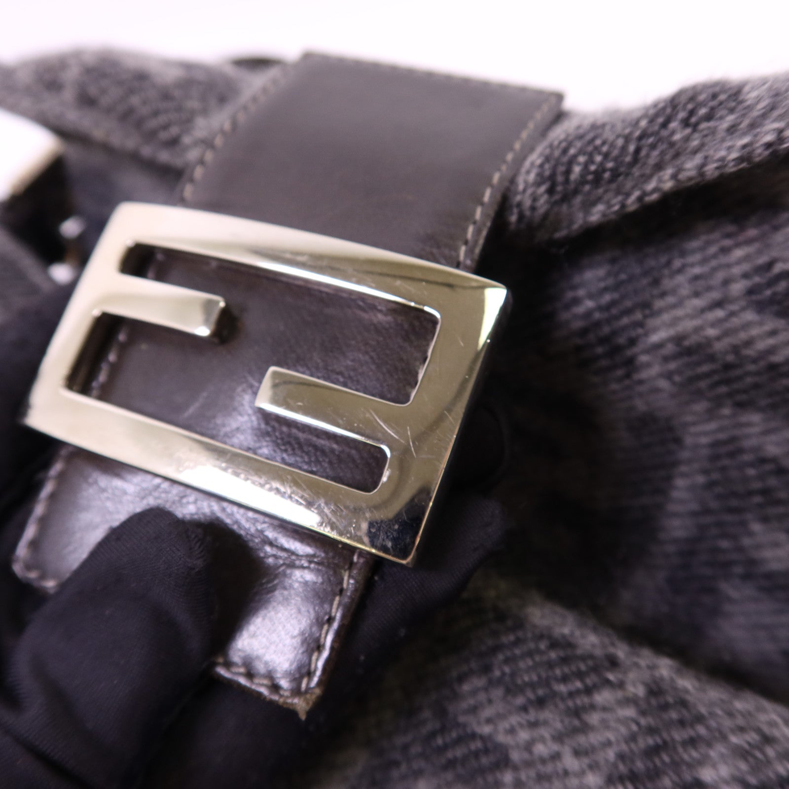 FENDI 羊毛Baguette銀扣肩背袋2384