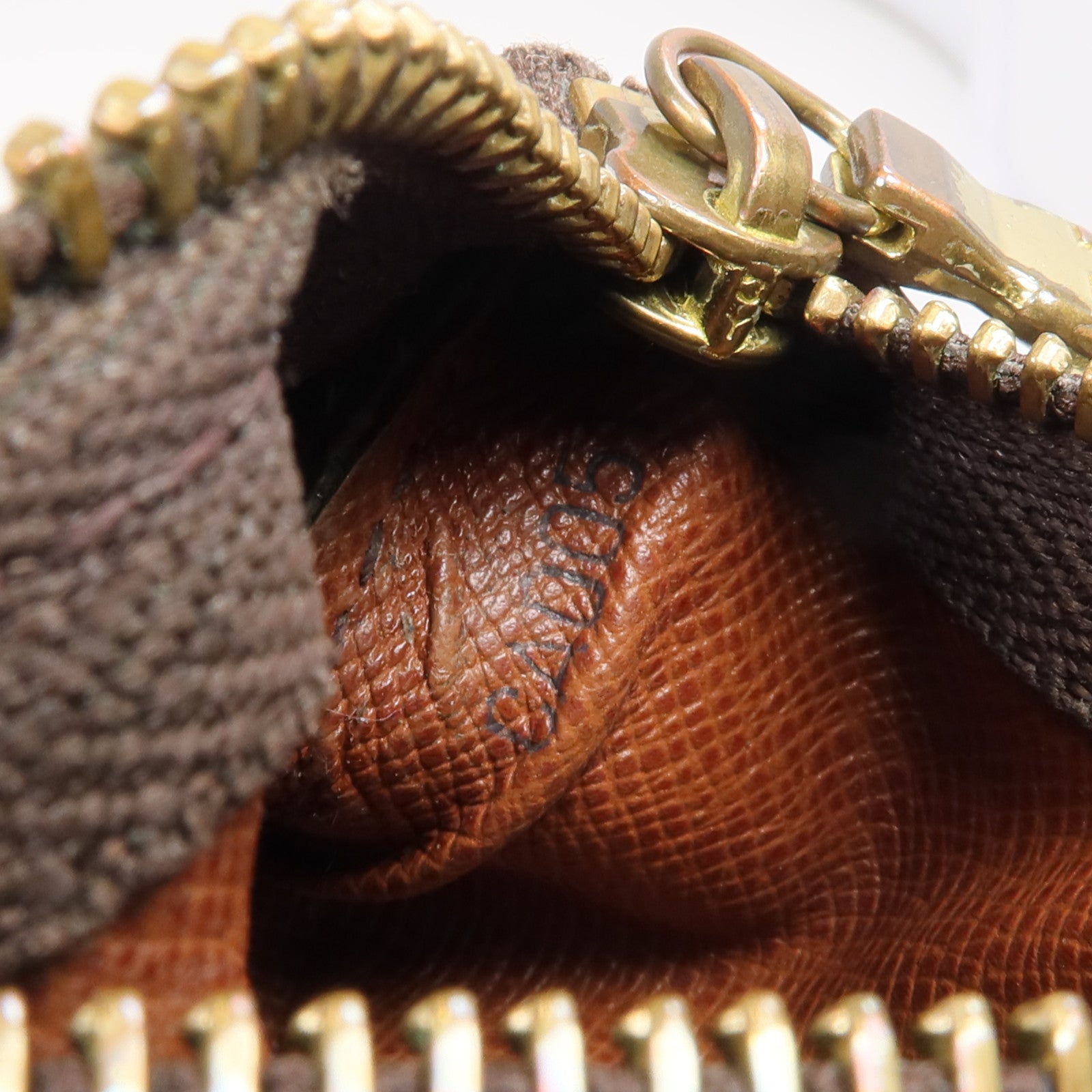 LOUIS VUITTON Monogram Key Pouch金扣鎖匙包