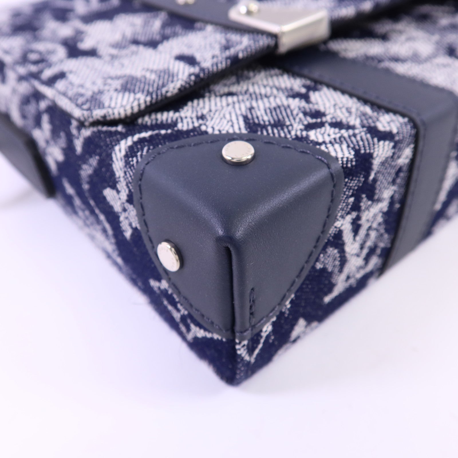 LOUIS VUITTON Monogram Tapestry Trunk Messenger銀扣肩背袋