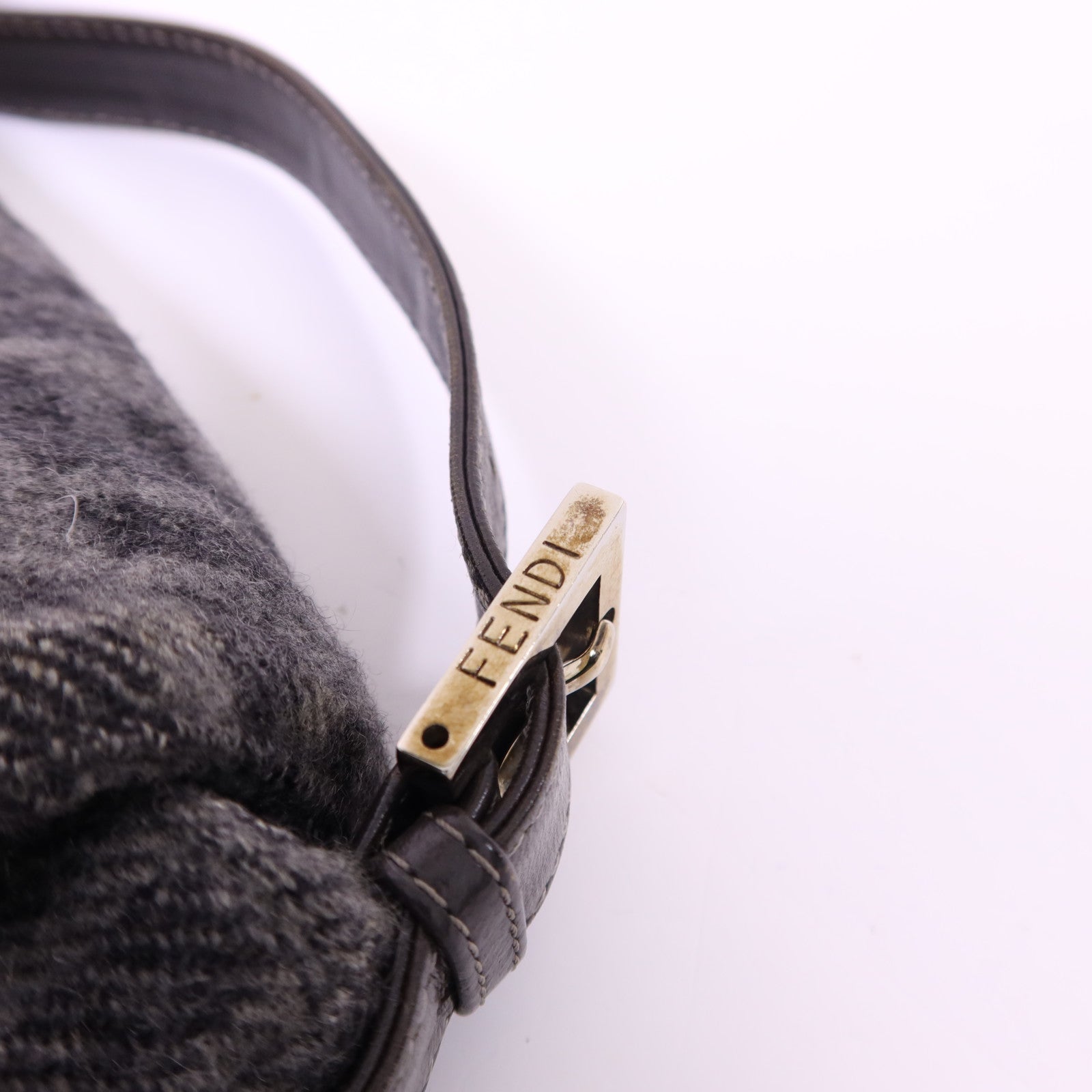FENDI 羊毛Baguette銀扣肩背袋2384
