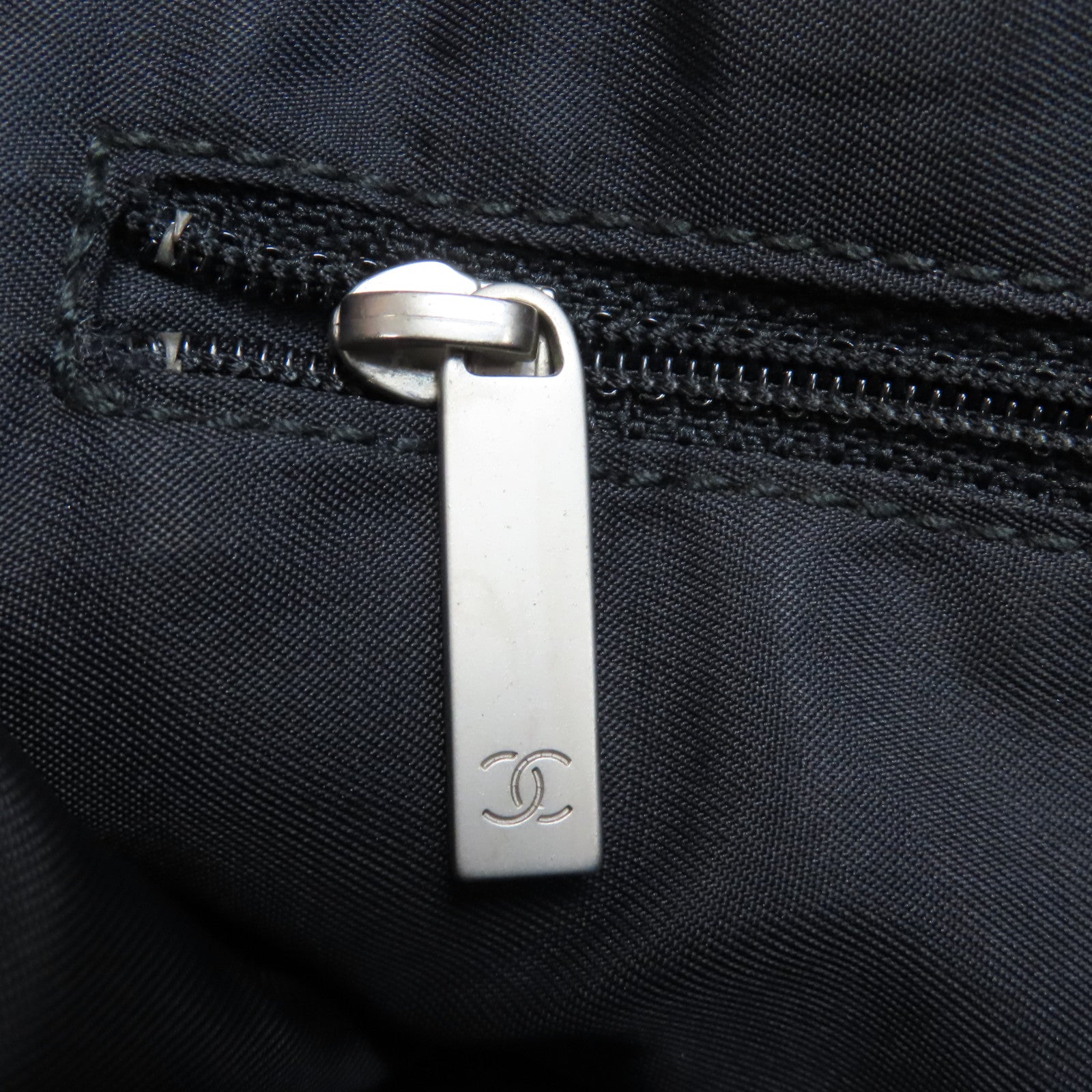 CHANEL 尼龍New Travel Line銀扣肩背袋啡色