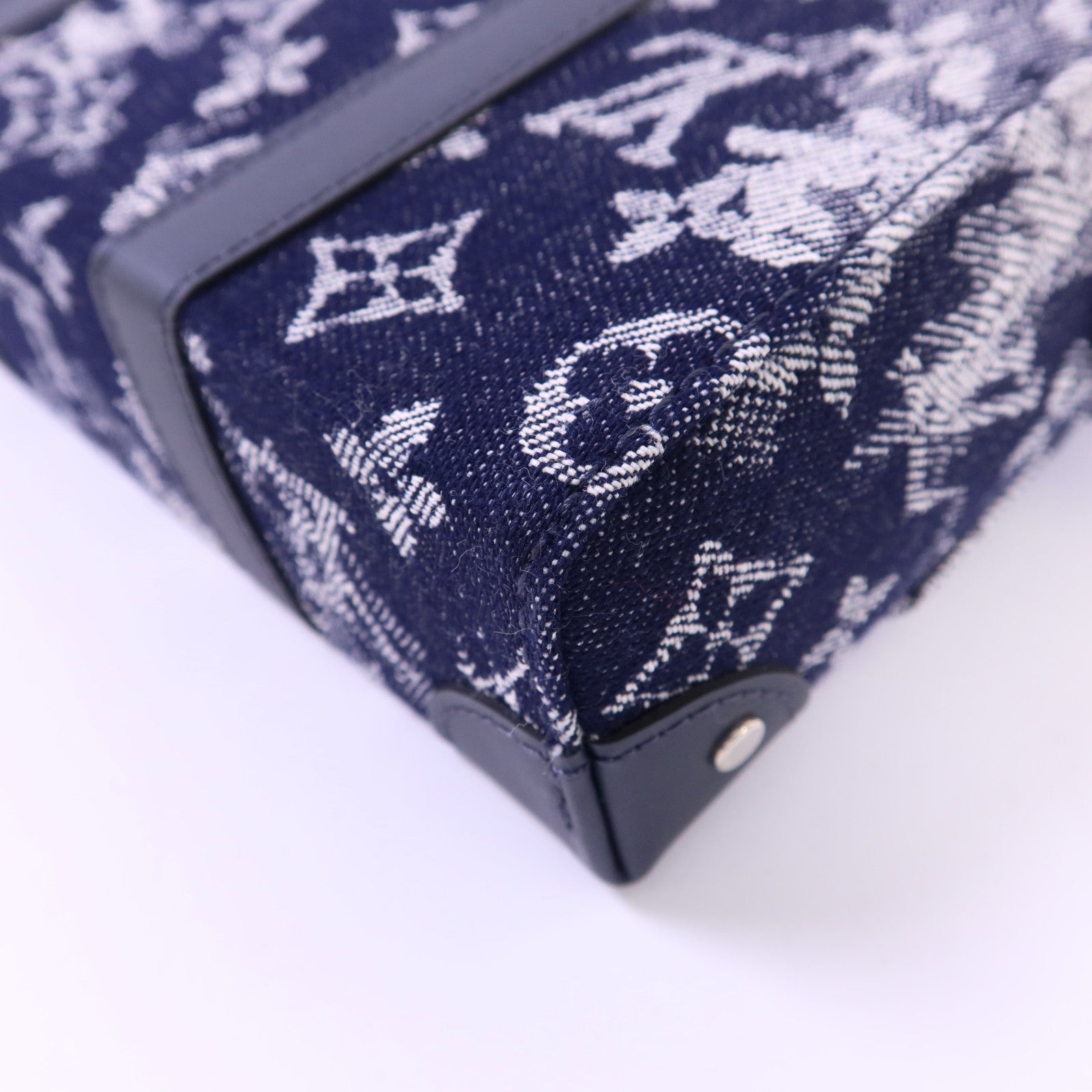 LOUIS VUITTON Monogram Tapestry Trunk Messenger銀扣肩背袋