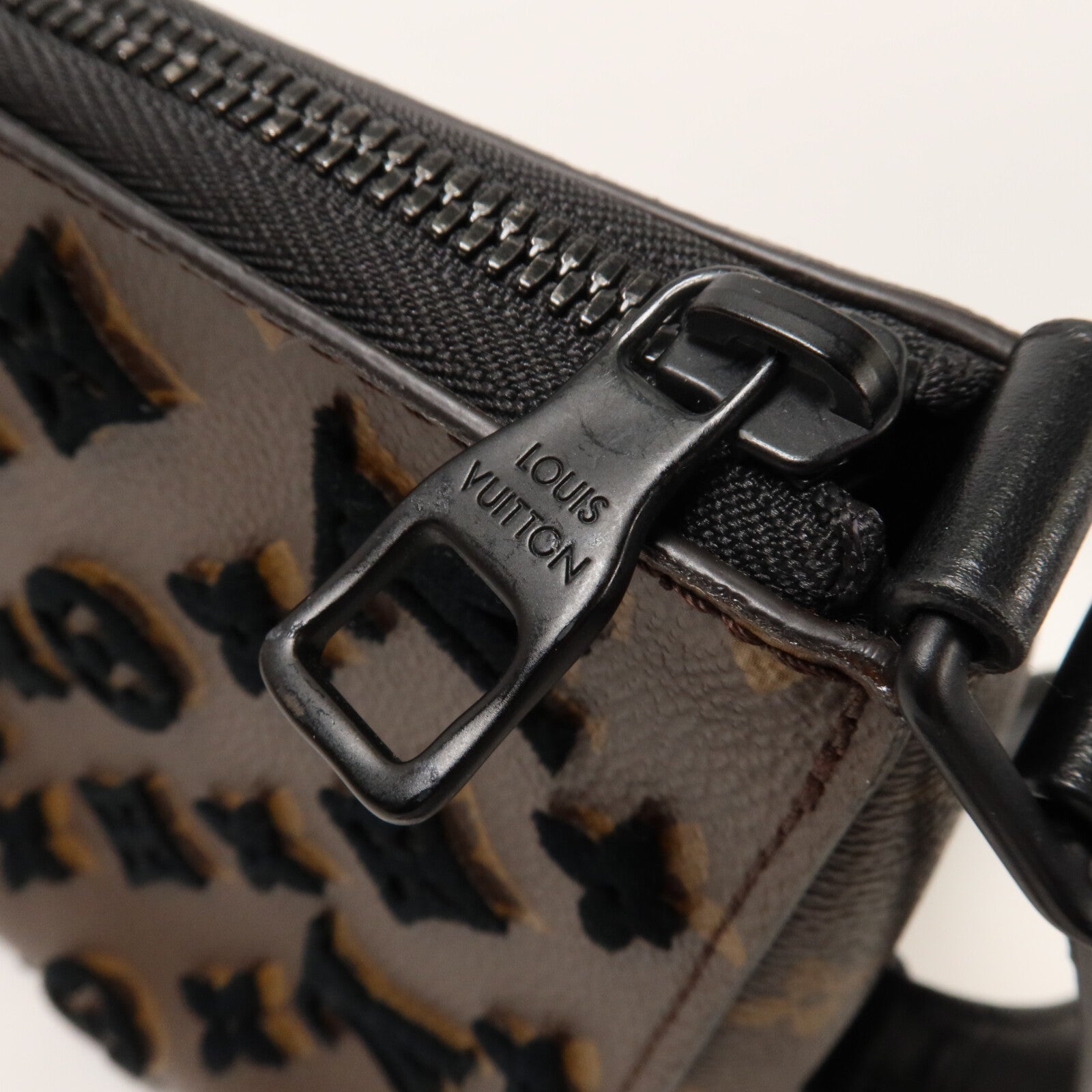 LOUIS VUITTON Monogram Tuffetage Triangle Messenger手挽肩背兩用袋