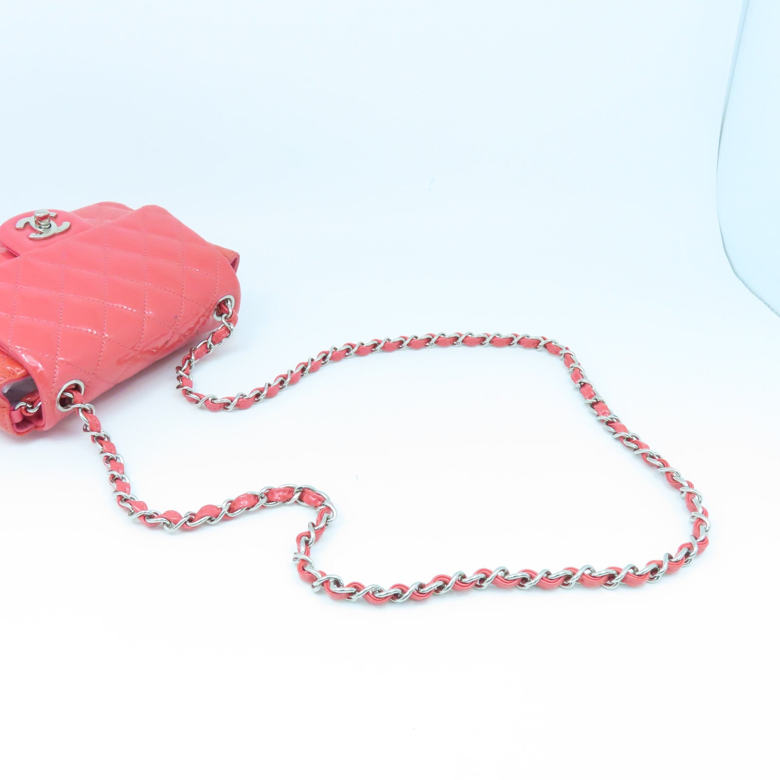 CHANEL Patent Leather Chain Shoulder Bag Silver Buckle Chain Shoulder Bag Pink