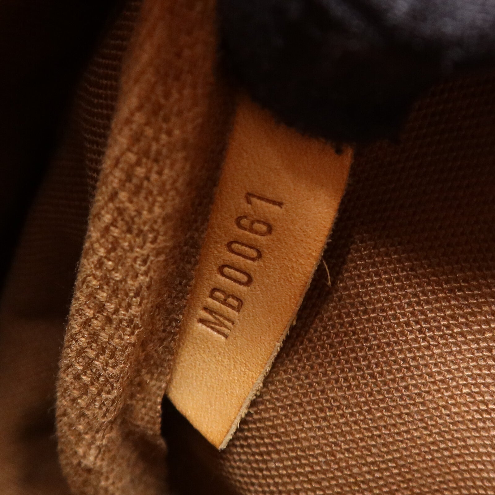 LOUIS VUITTON Monogram Saumur 30金扣肩背袋