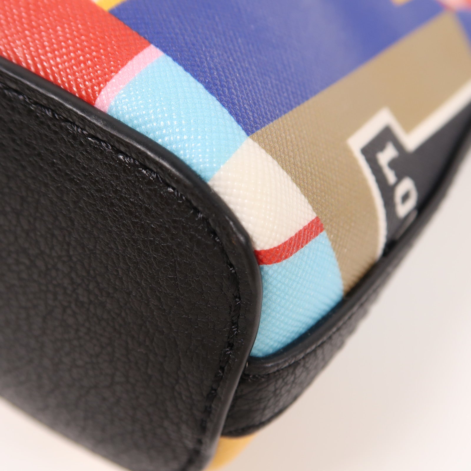 MOSCHINO 塗層帆布Shoulder Bag金扣肩背袋彩色