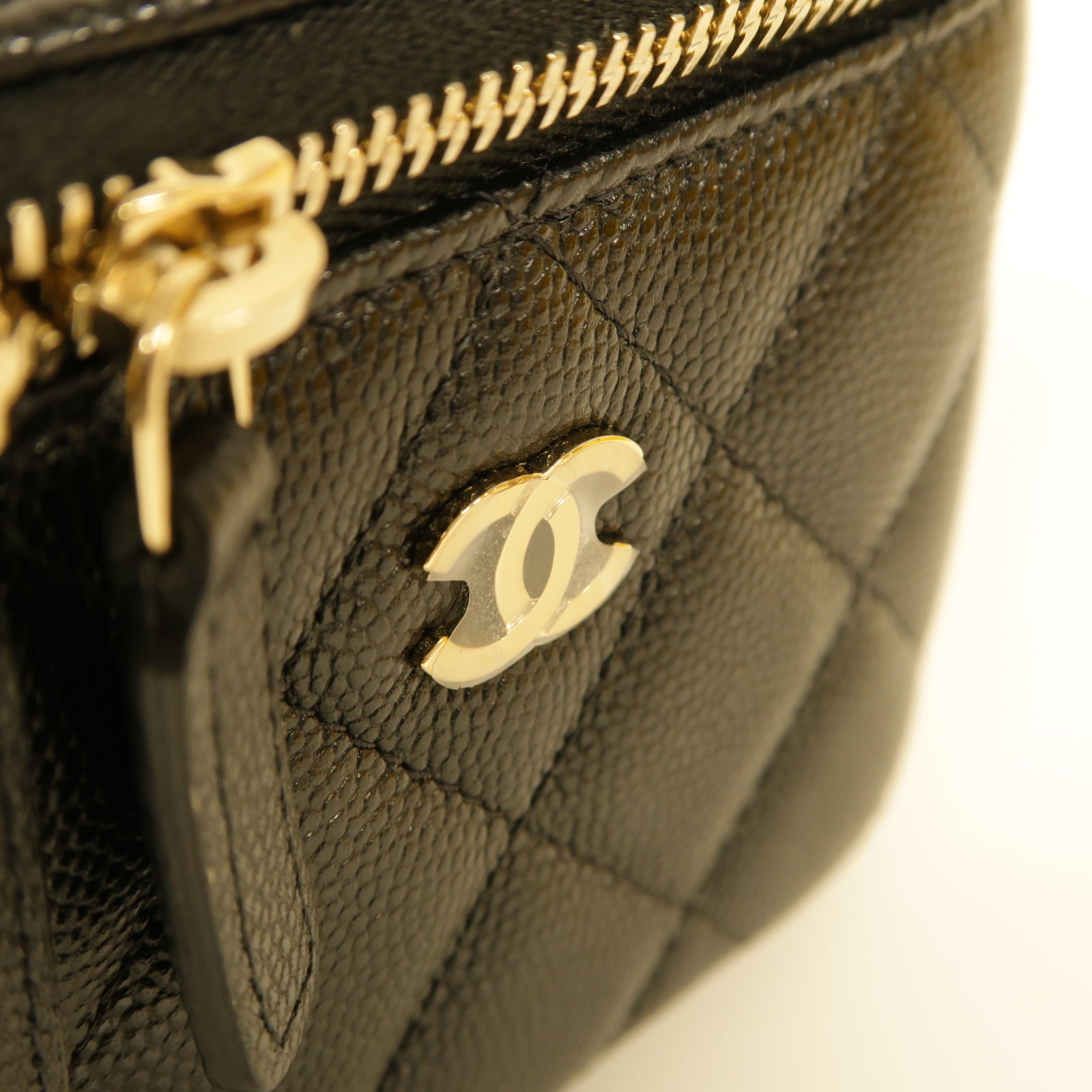 CHANEL 菱格Caviar皮革Vanity Case金扣鏈帶肩背袋黑色