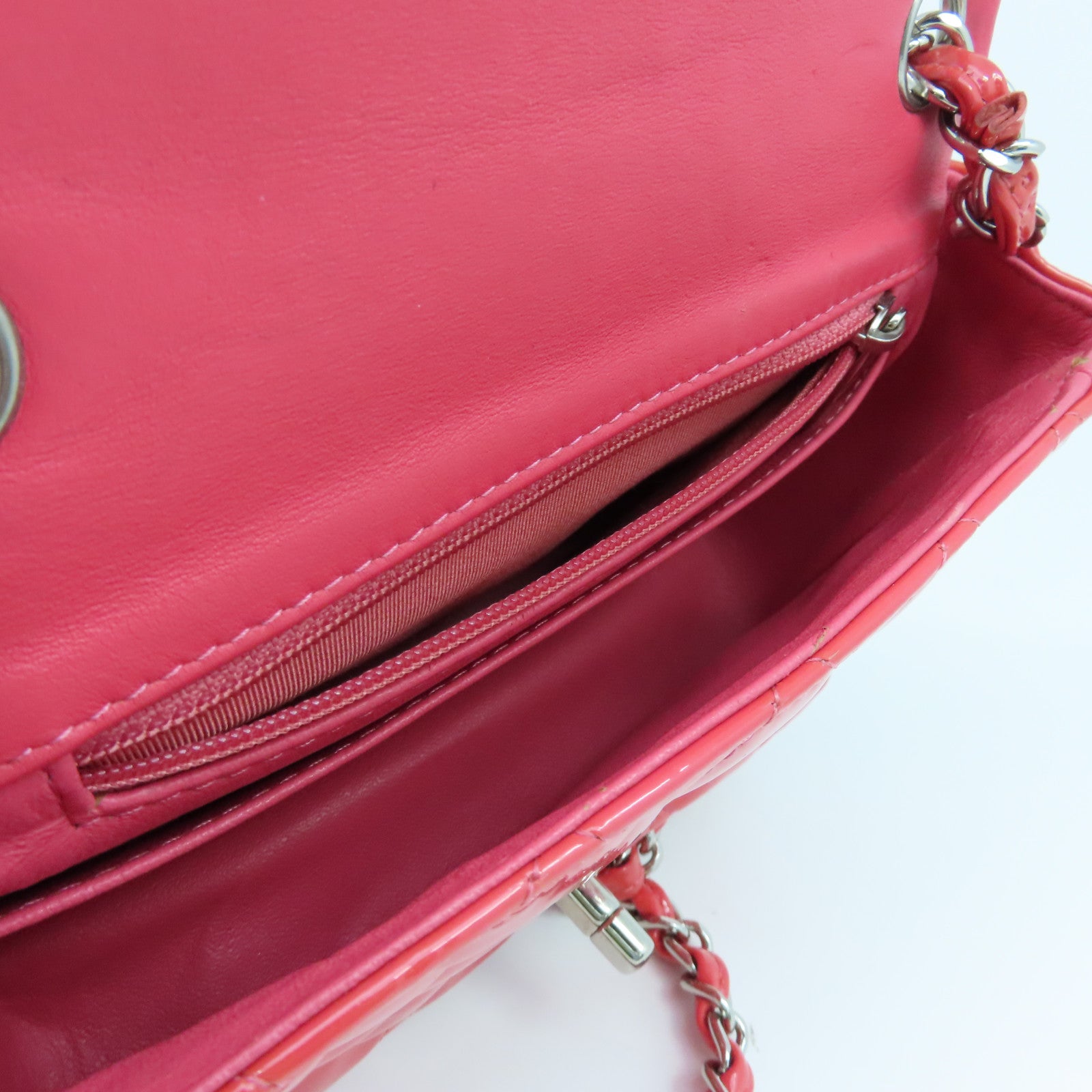 CHANEL Patent Leather Chain Shoulder Bag Silver Buckle Chain Shoulder Bag Pink