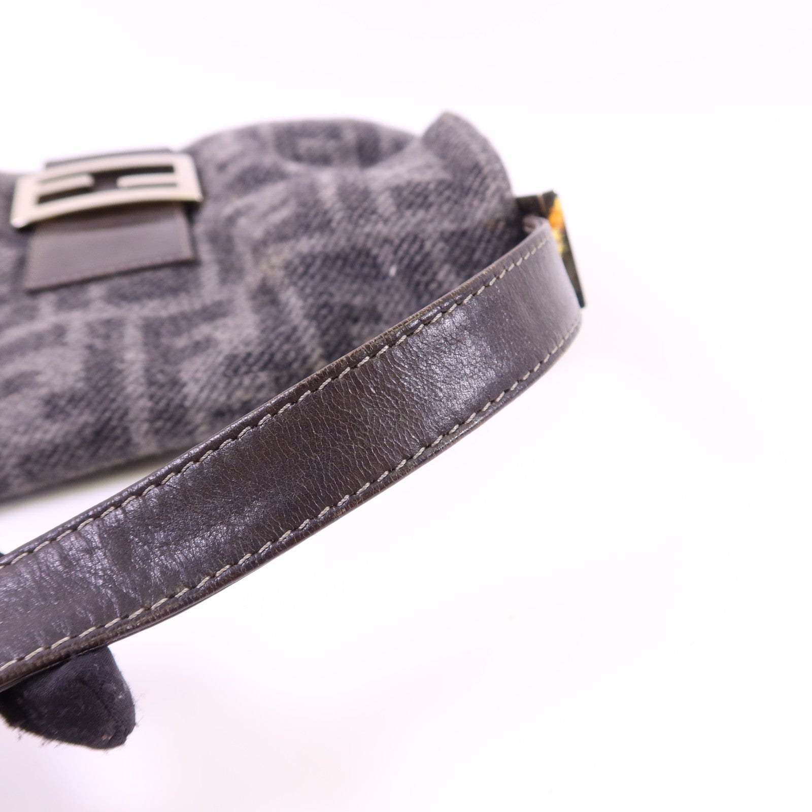 FENDI 羊毛Baguette銀扣肩背袋2384