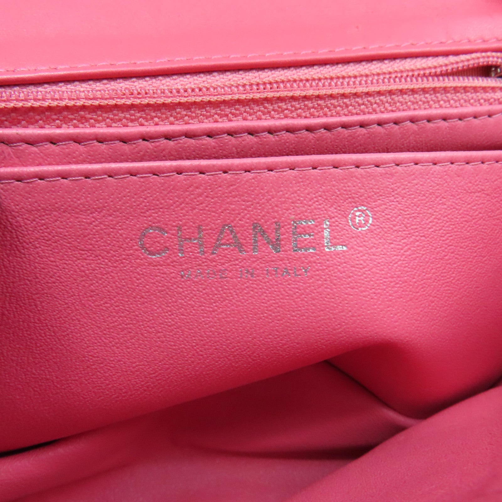 CHANEL Patent Leather Chain Shoulder Bag Silver Buckle Chain Shoulder Bag Pink