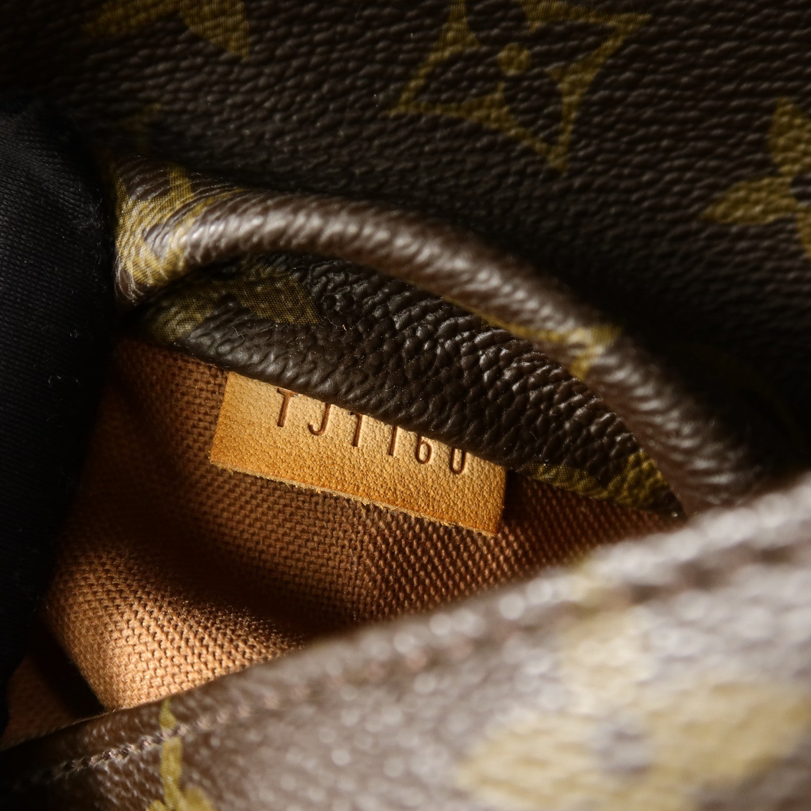 LOUIS VUITTON Monogram Totally MM肩背袋