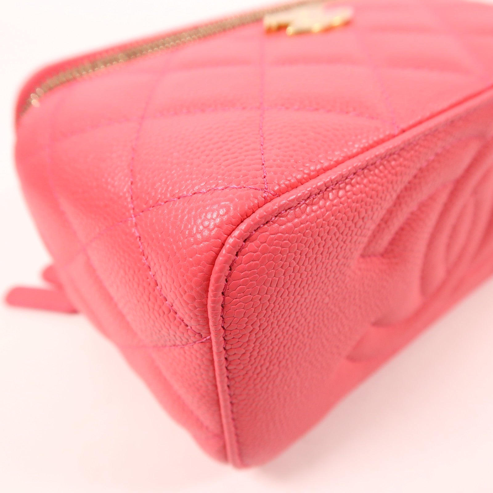 CHANEL 牛皮皮革Vanity Case金扣鏈帶肩背袋