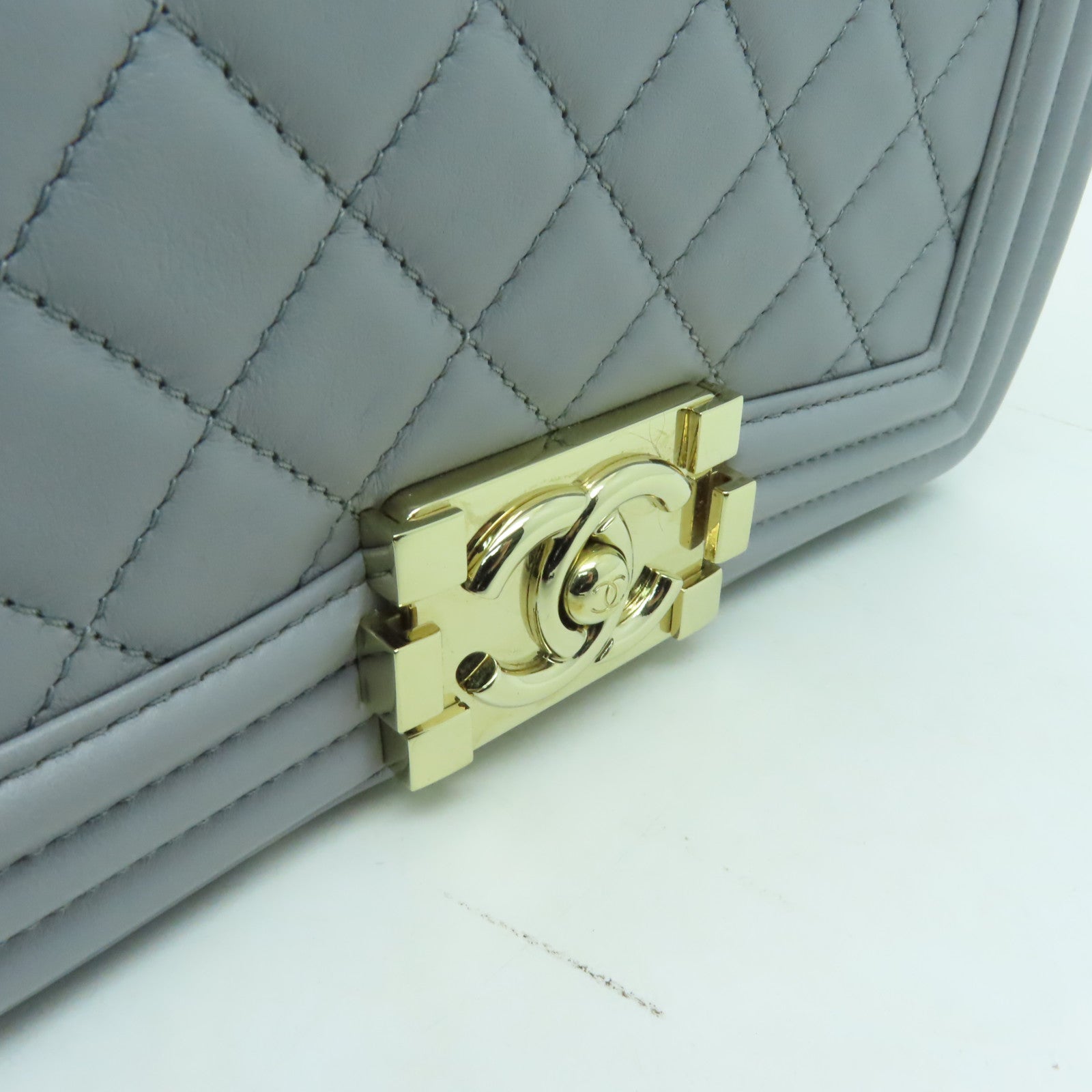 CHANEL 【激減優惠】菱格牛皮皮革Boy Chanel金扣鏈帶肩背袋灰色