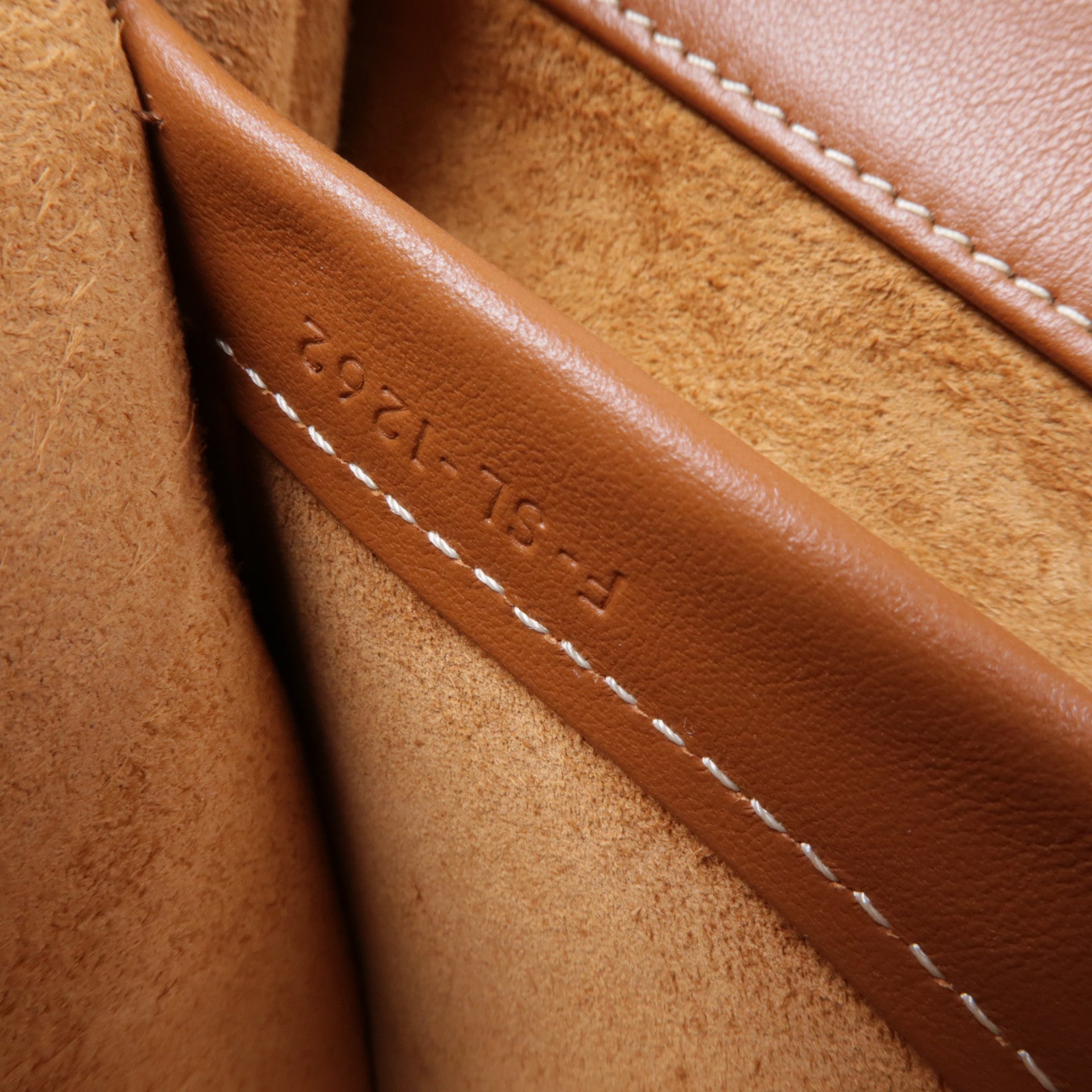 CELINE 牛皮皮革Soft 16金扣肩背袋