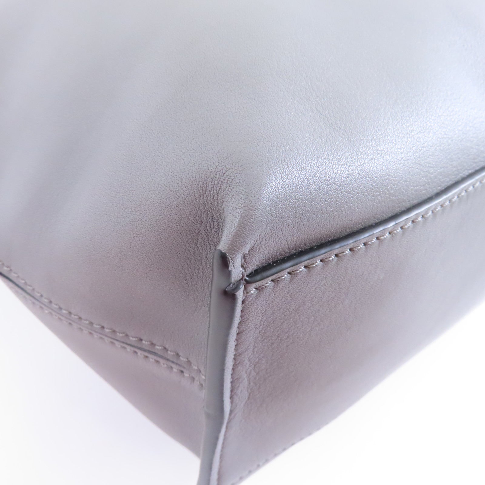 LOEWE 牛皮皮革Cubi Cross Body銀扣肩背袋灰色