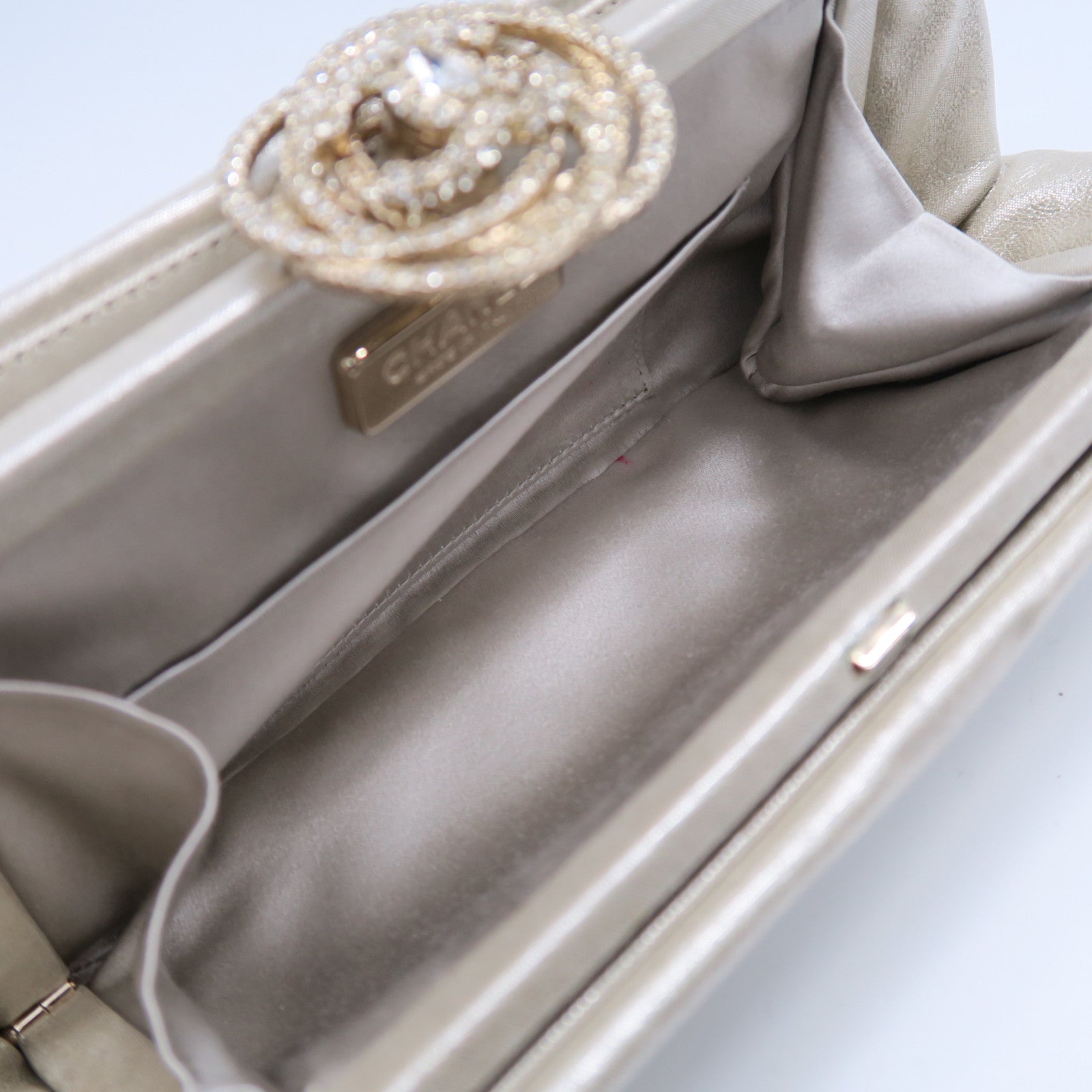 CHANEL 【激減優惠】牛皮皮革Clutch Bag金扣手拿包金色